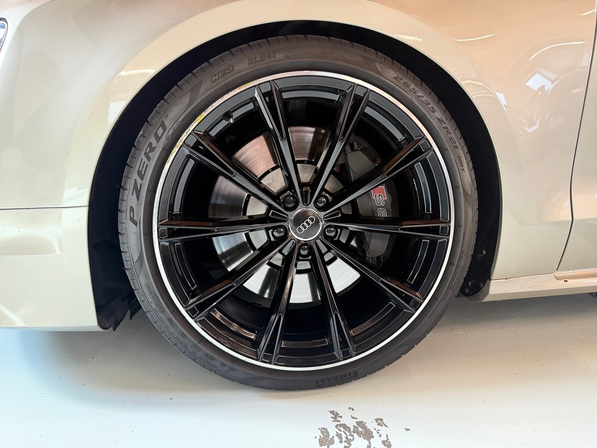 AUDI S8 4.0 TFSI V8 quattro tiptronic-image-6