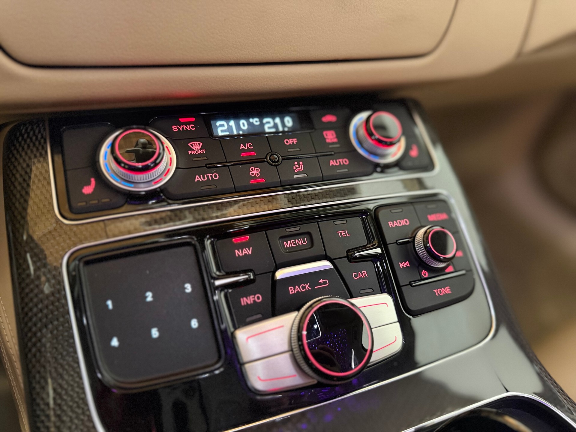 AUDI S8 4.0 TFSI V8 quattro tiptronic-image-14