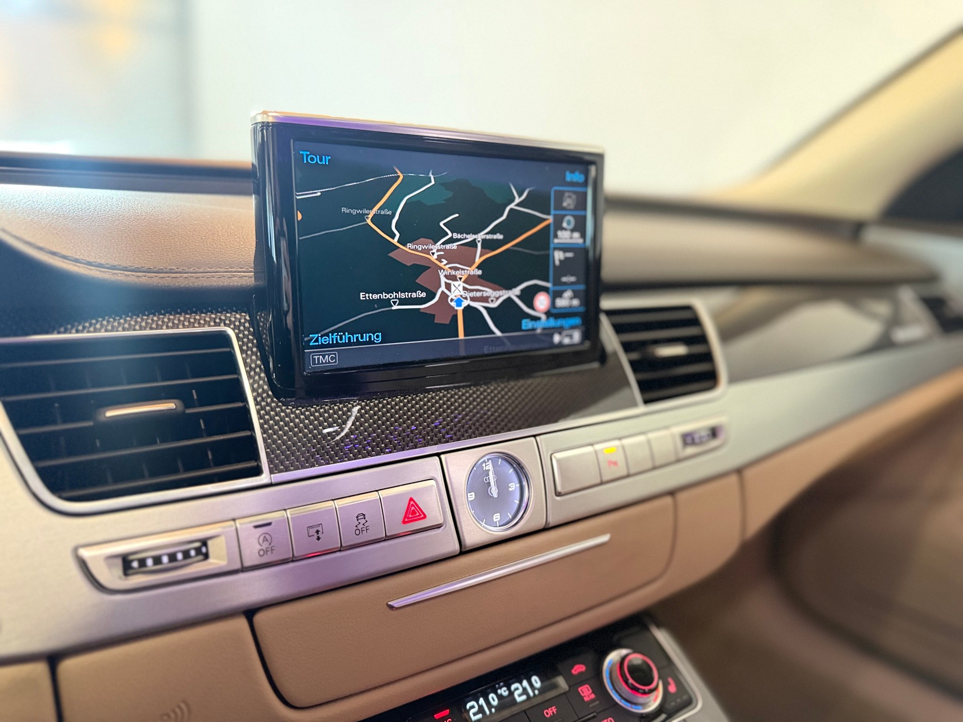 AUDI S8 4.0 TFSI V8 quattro tiptronic-image-12