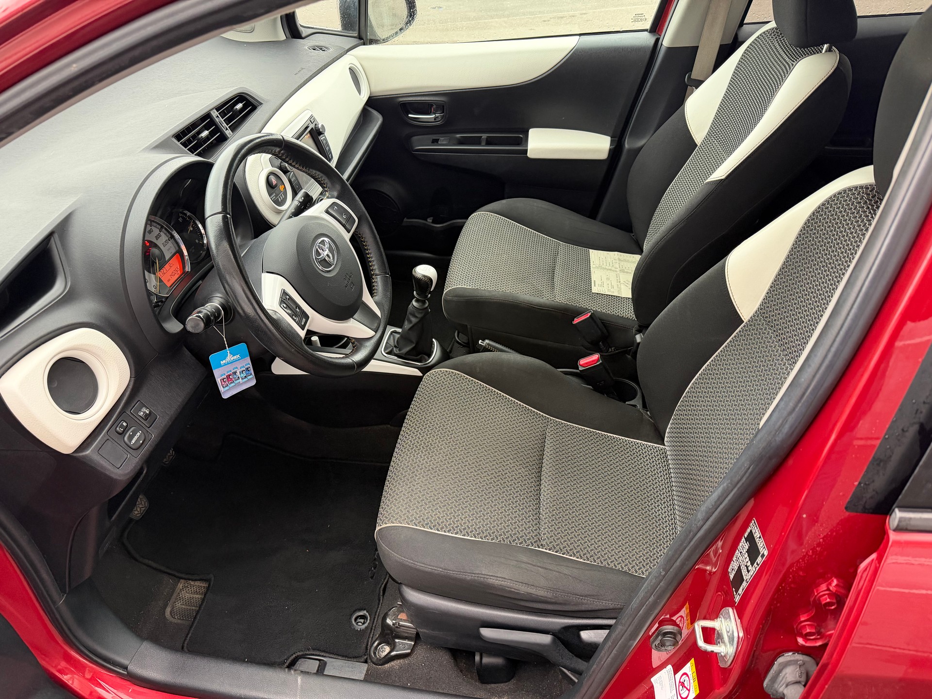 TOYOTA Yaris 1.33 Trend-image-12
