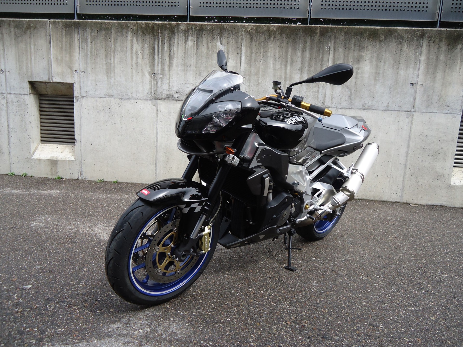 APRILIA Tuono 1000 R-showroom-element-2