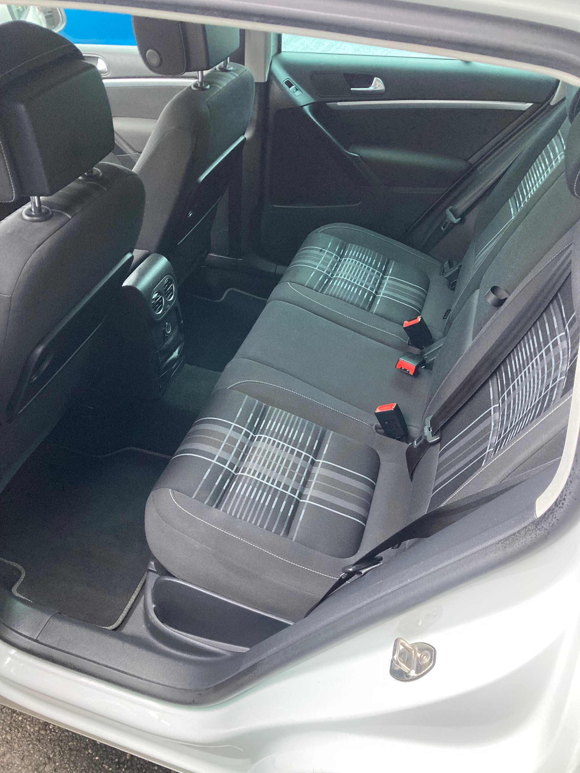 VW Tiguan 1.4 TSI Lounge 4Motion-image-8