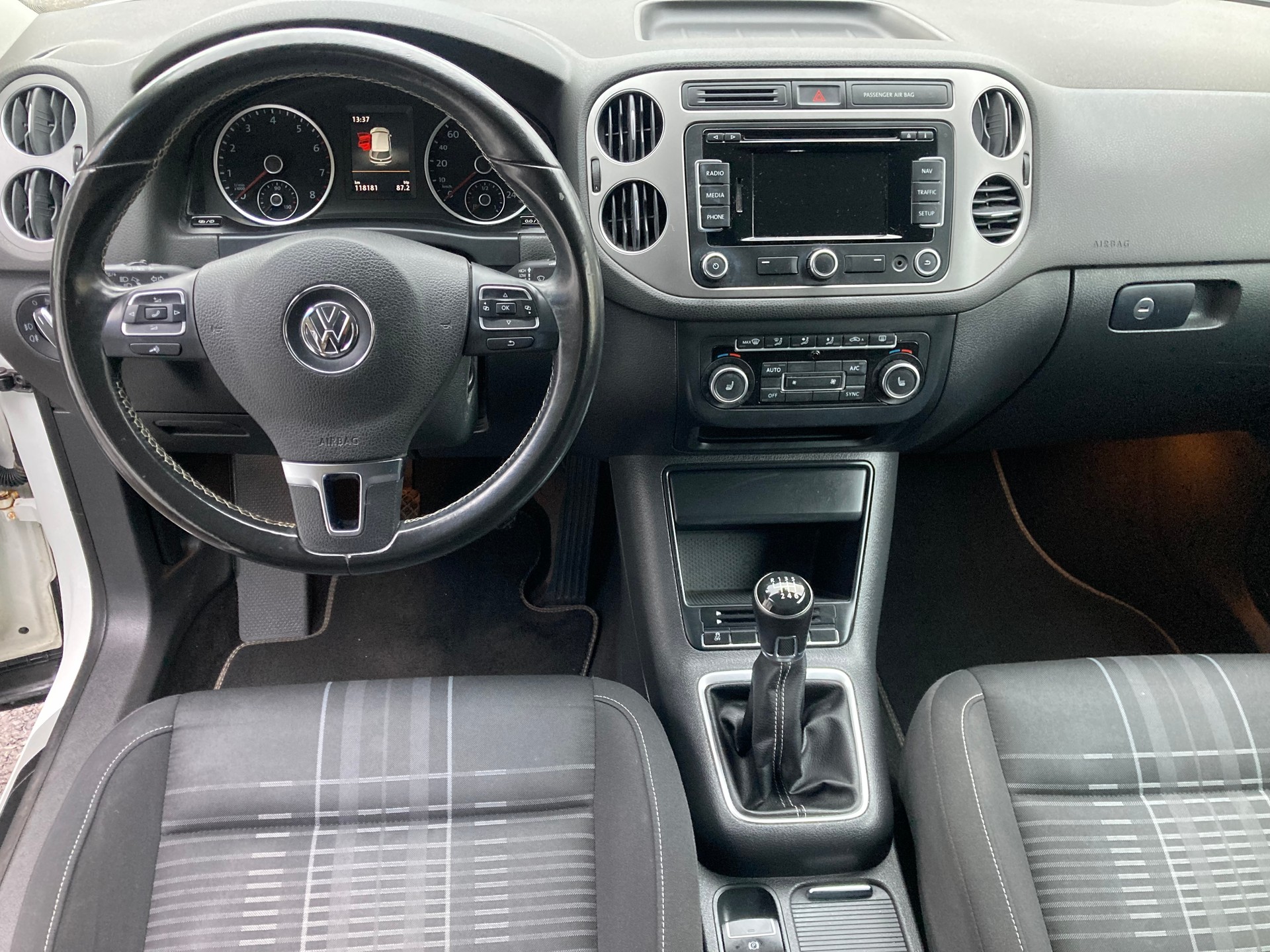 VW Tiguan 1.4 TSI Lounge 4Motion-image-9