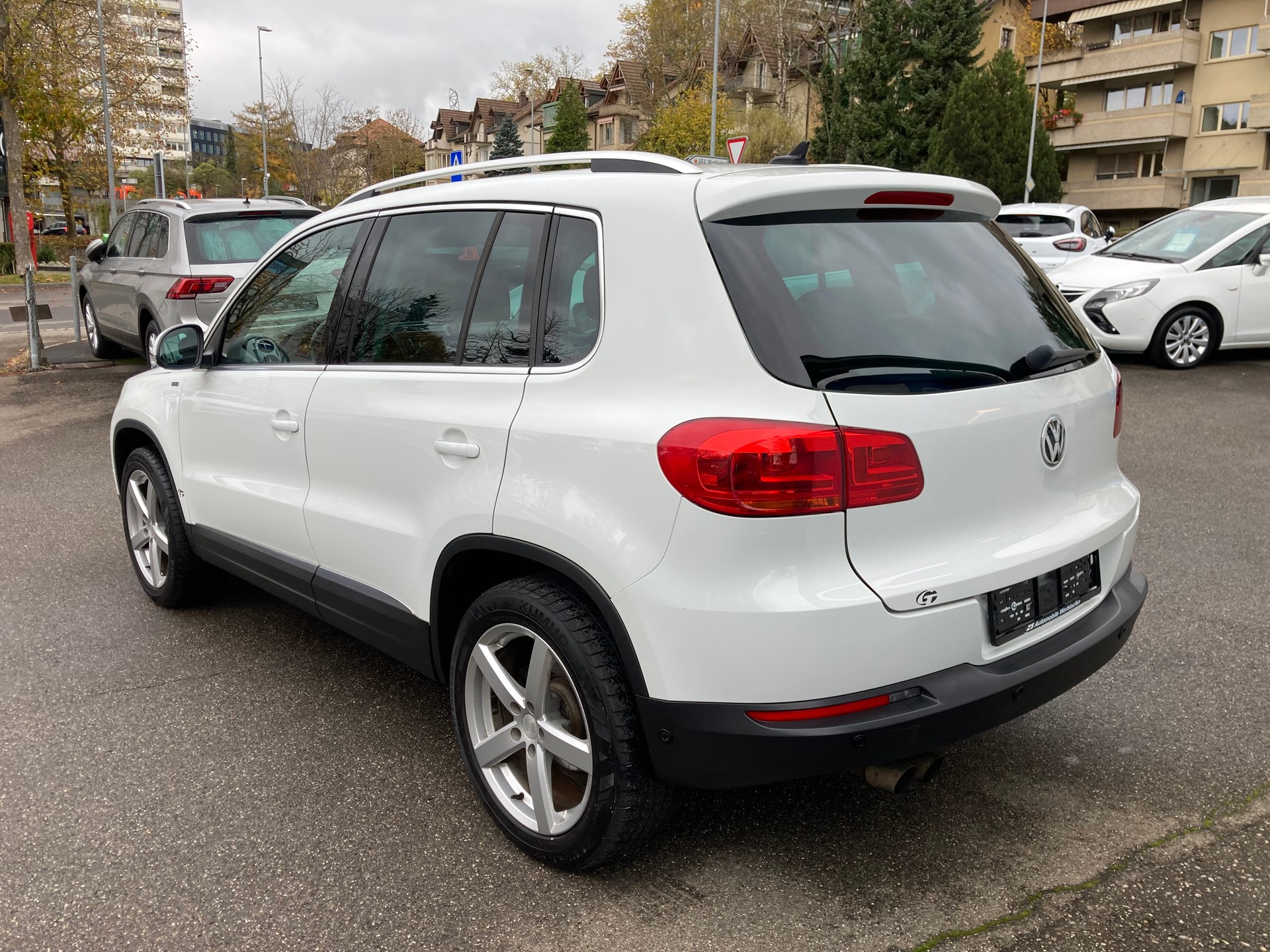 VW Tiguan 1.4 TSI Lounge 4Motion-image-2
