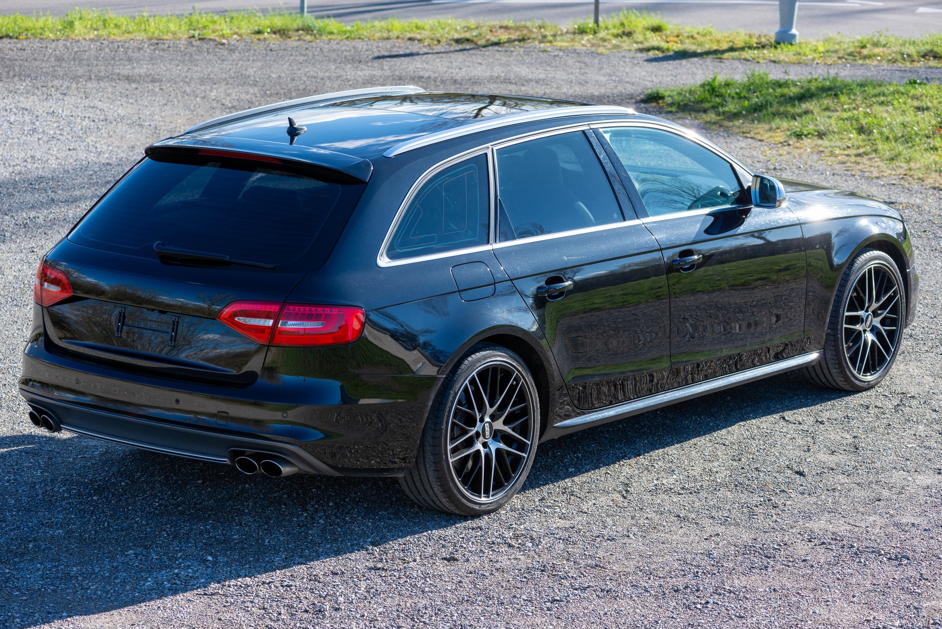 AUDI S4 Avant 3.0 TFSI quattro S-tronic-image-4