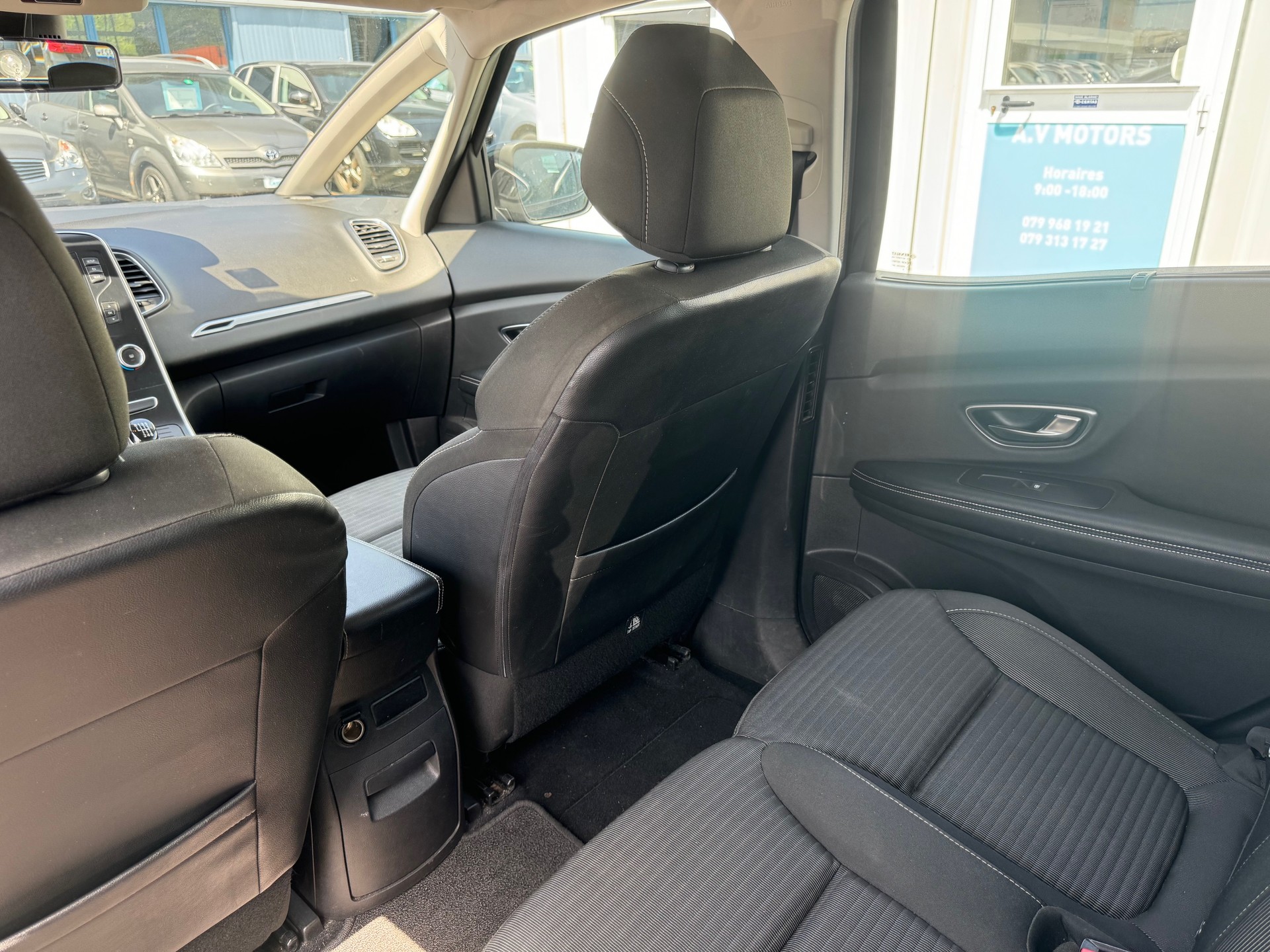RENAULT Scénic 1.2 16V Turbo Zen-image-9