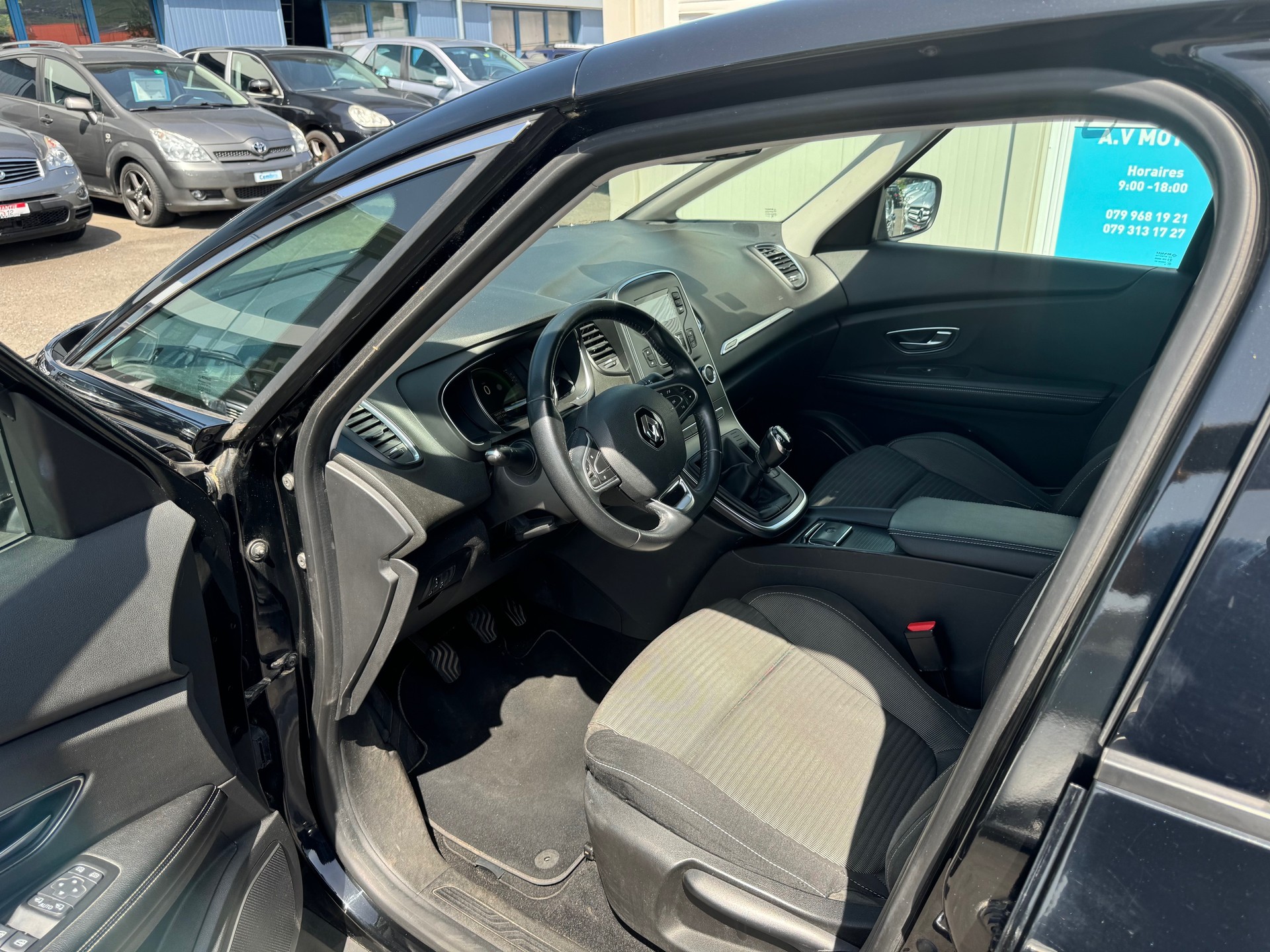 RENAULT Scénic 1.2 16V Turbo Zen-image-7