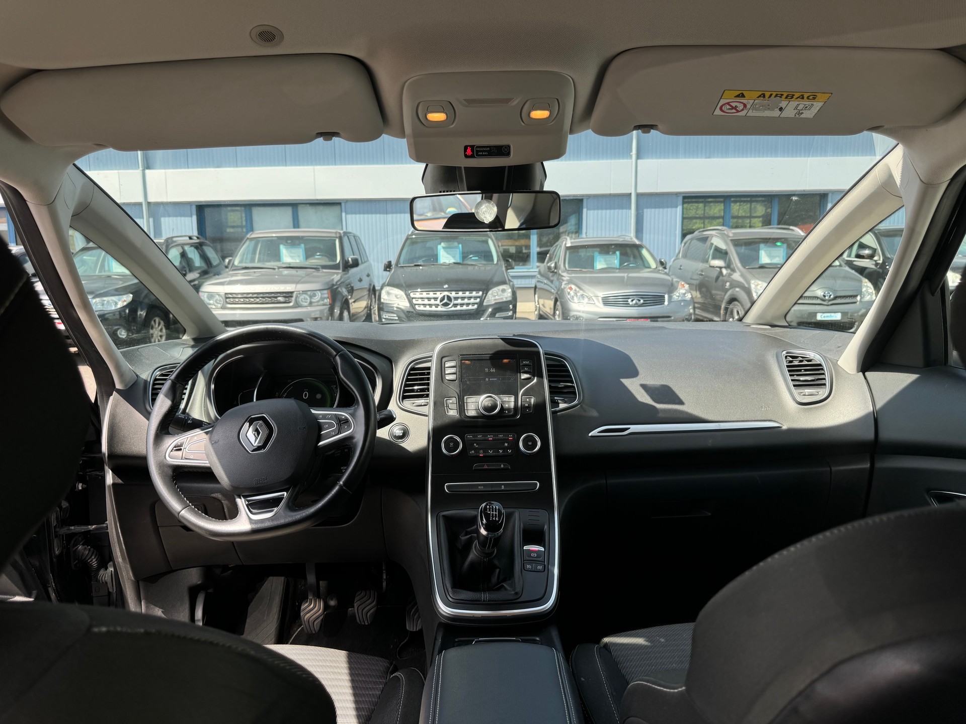 RENAULT Scénic 1.2 16V Turbo Zen-image-10