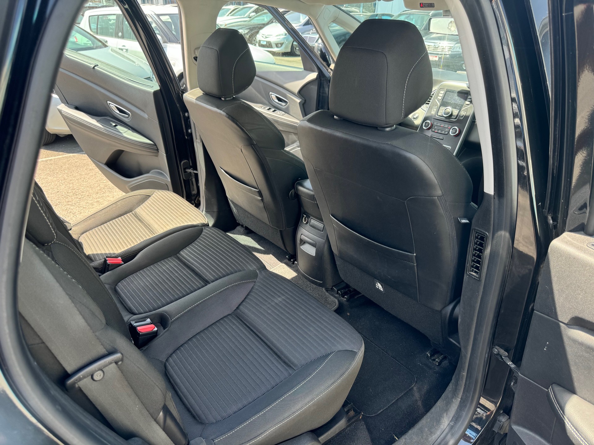 RENAULT Scénic 1.2 16V Turbo Zen-image-11