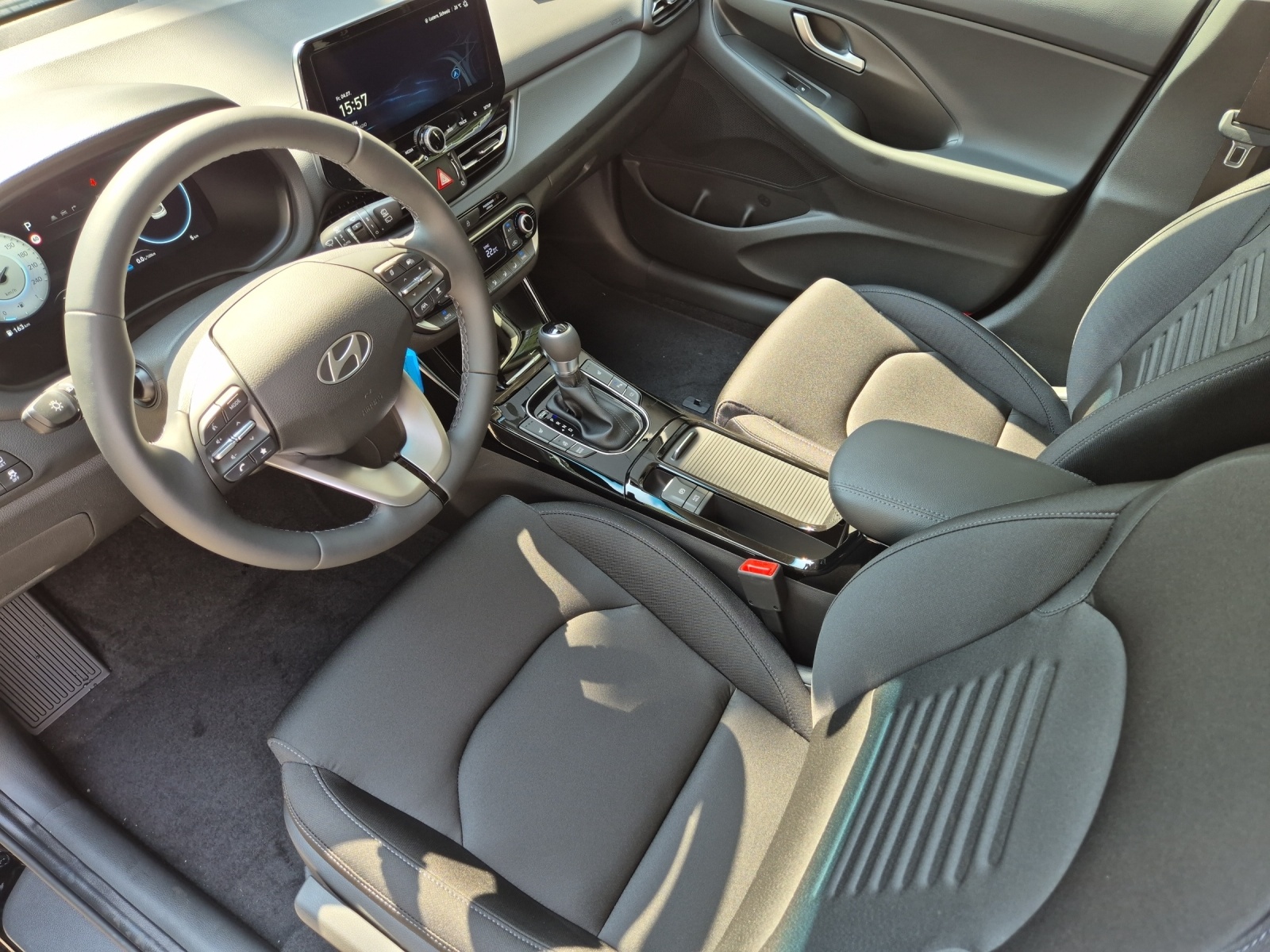 HYUNDAI i30 1.5 T-GDi Amplia-image-4
