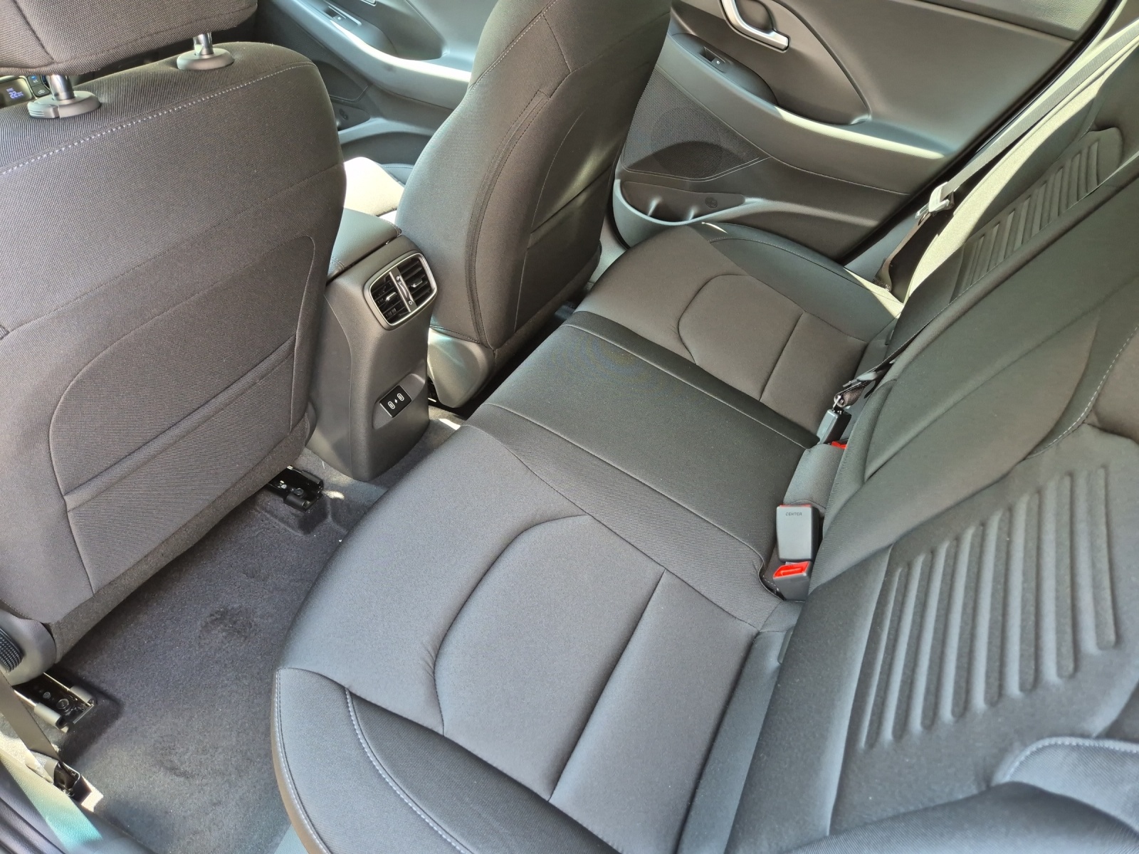 HYUNDAI i30 1.5 T-GDi Amplia-image-8