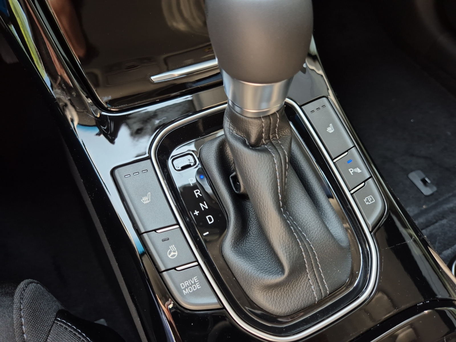 HYUNDAI i30 1.5 T-GDi Amplia-image-10
