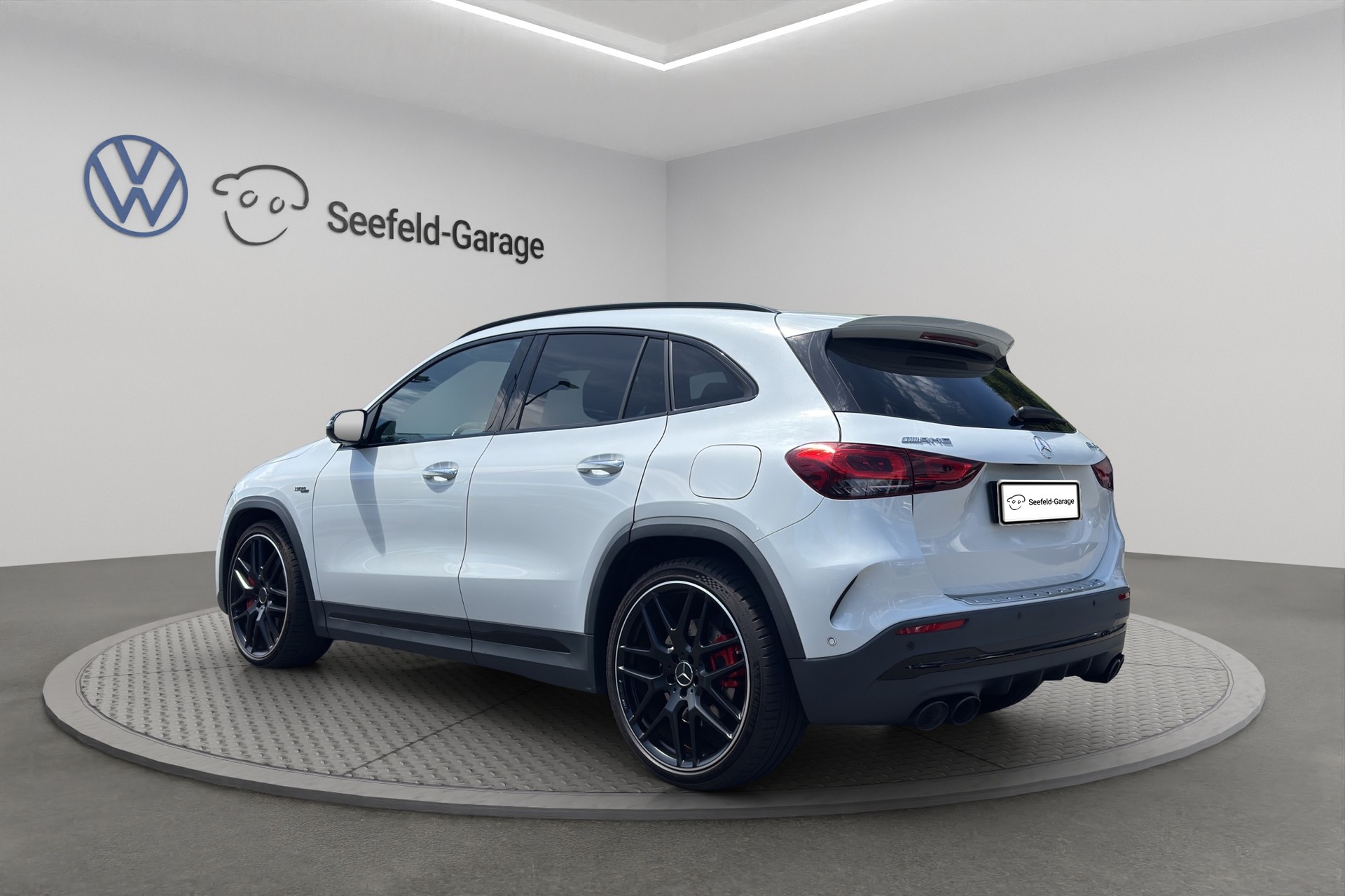 MERCEDES-BENZ GLA 45 S AMG 4Matic+ 8G-Speedshift DCT-image-3