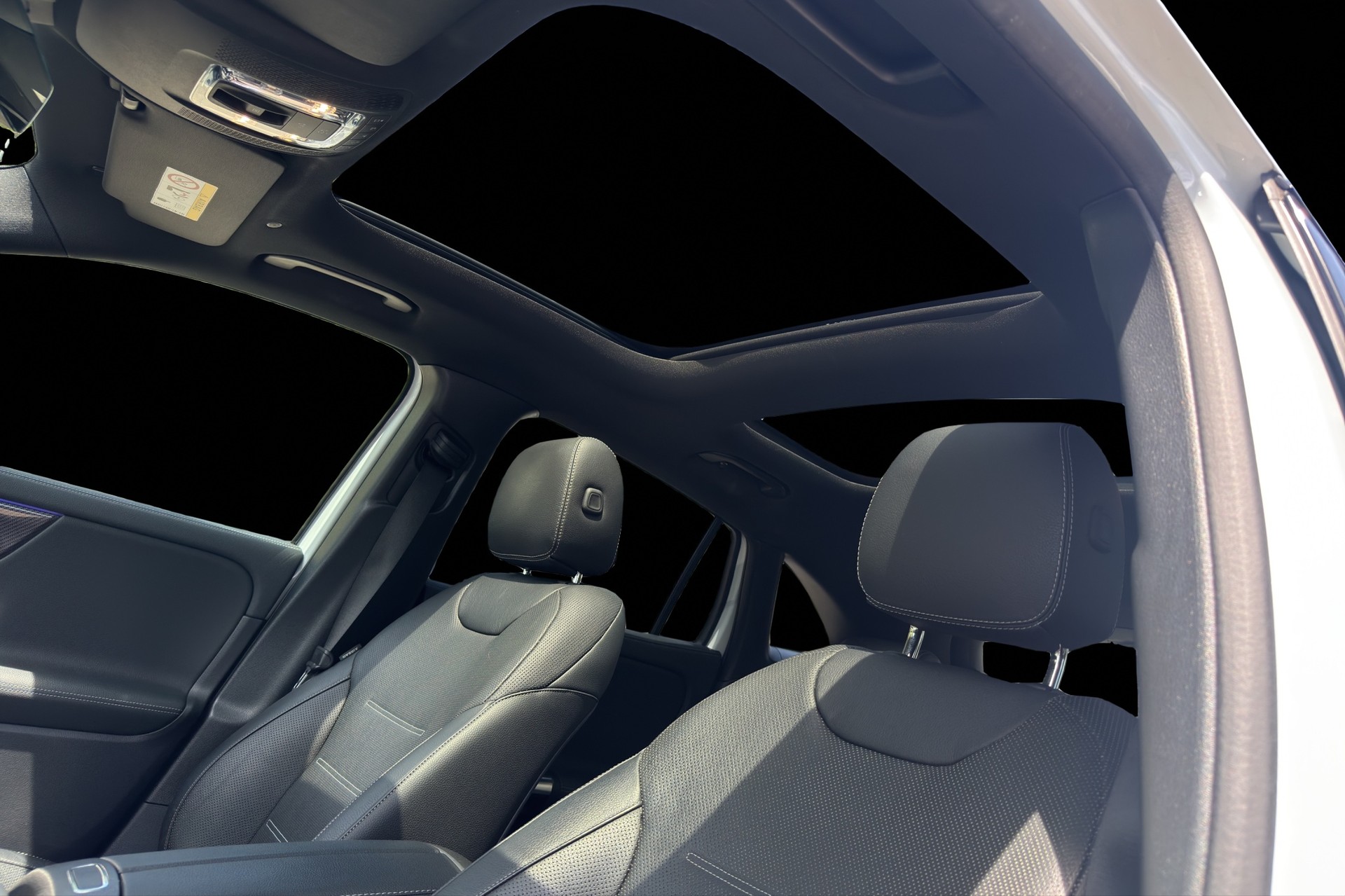 MERCEDES-BENZ GLA 45 S AMG 4Matic+ 8G-Speedshift DCT-image-9