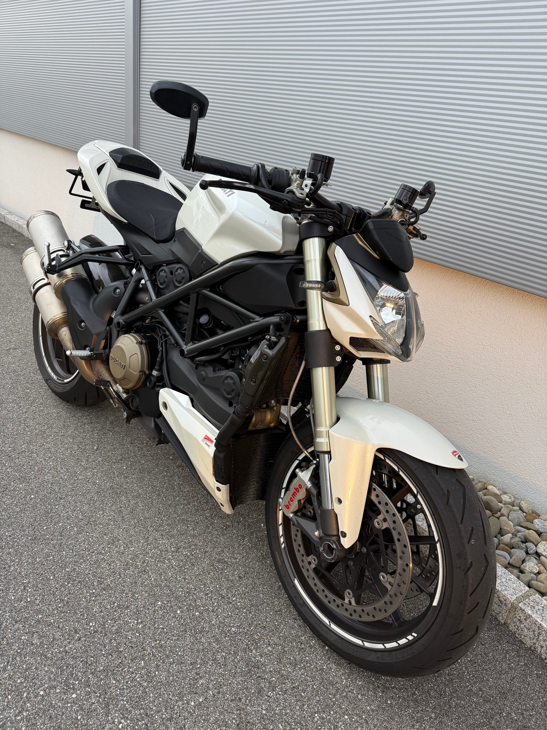 DUCATI Streetfighter 1099 S-showroom-element-1