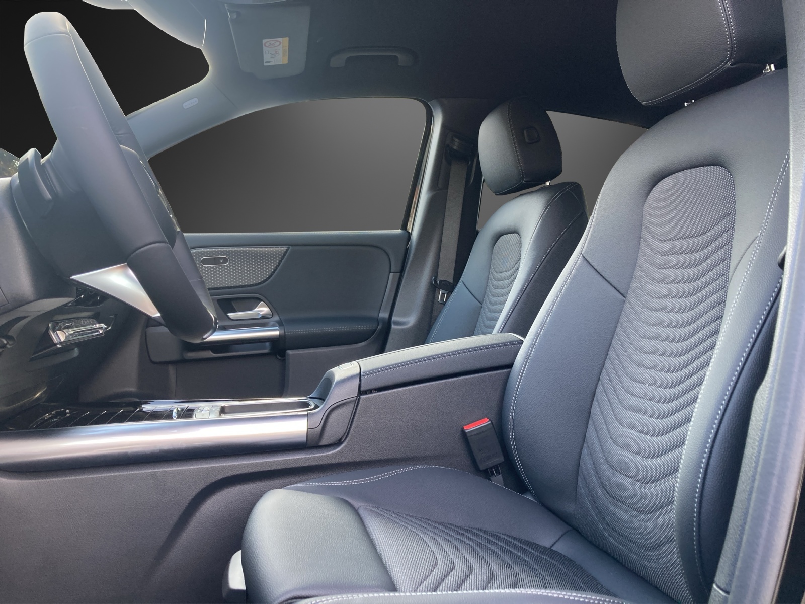 MERCEDES-BENZ GLA 250 e 8G-DCT EQ Star-image-9