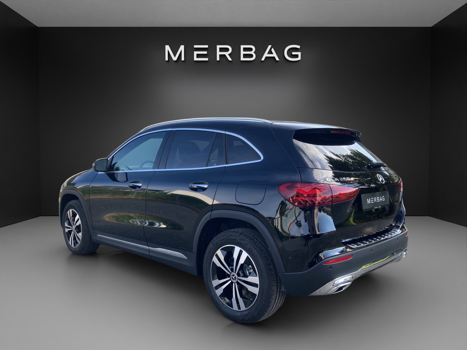 MERCEDES-BENZ GLA 250 e 8G-DCT EQ Star-image-2