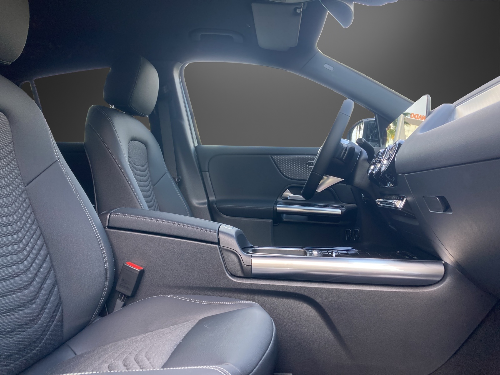 MERCEDES-BENZ GLA 250 e 8G-DCT EQ Star-image-11