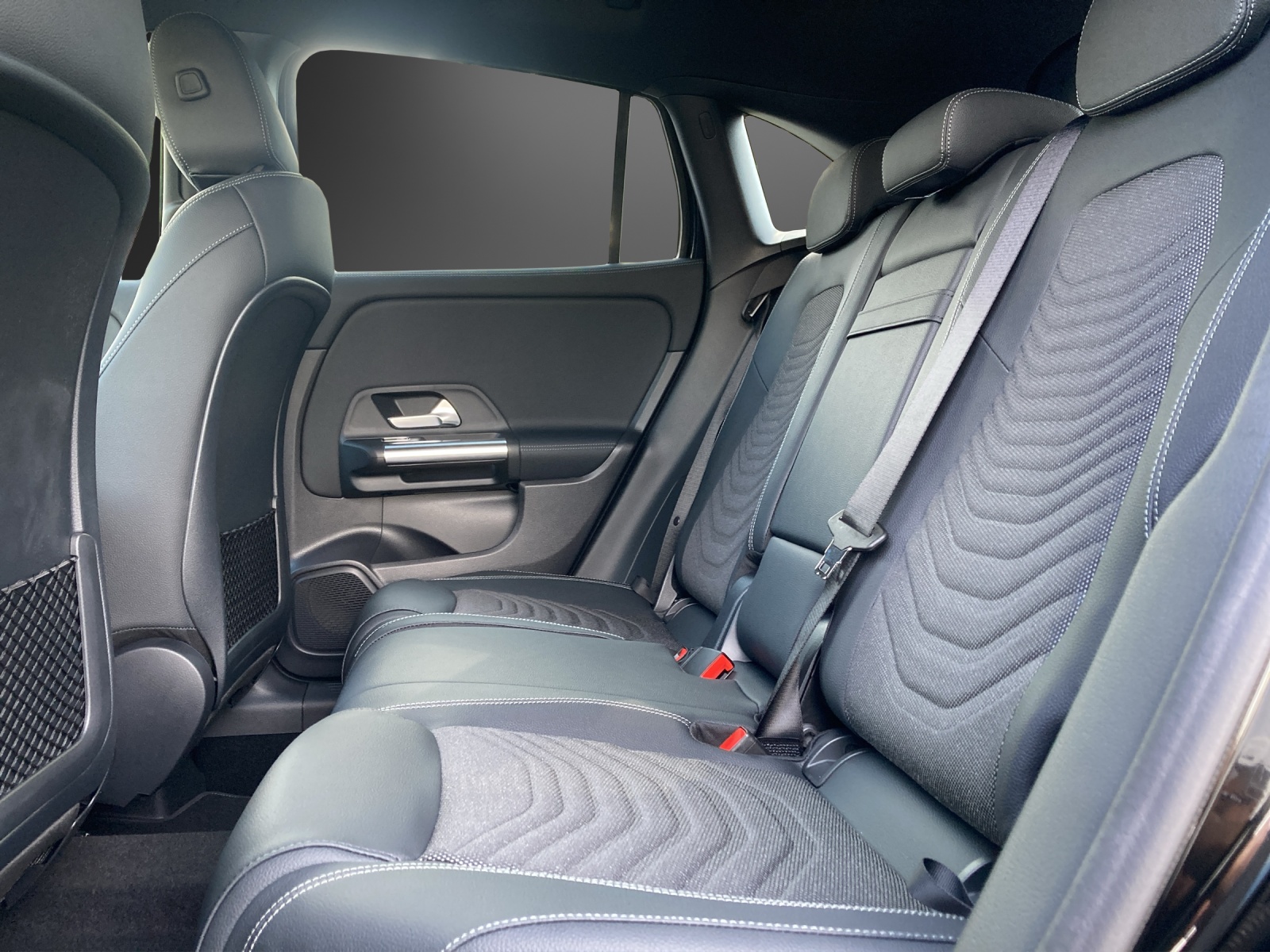 MERCEDES-BENZ GLA 250 e 8G-DCT EQ Star-image-14
