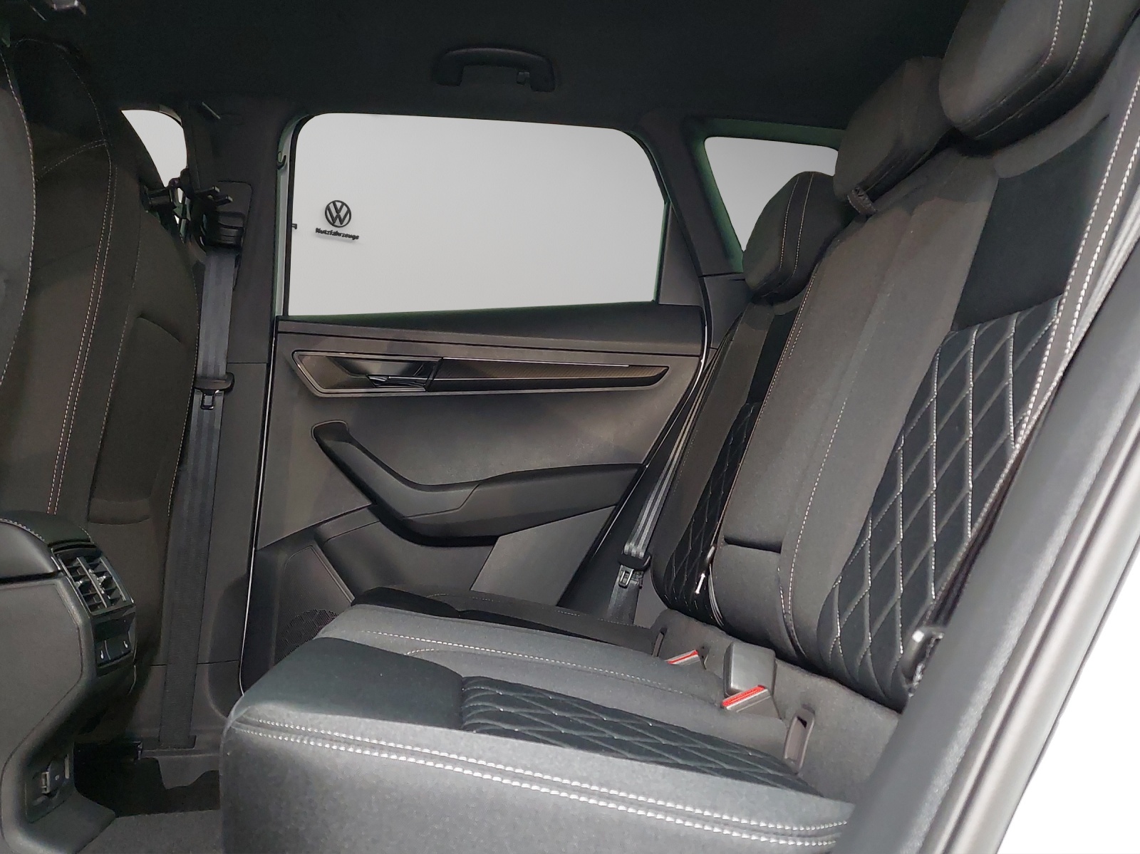 SKODA Karoq 1.5 TSI SportLine DSG-image-8