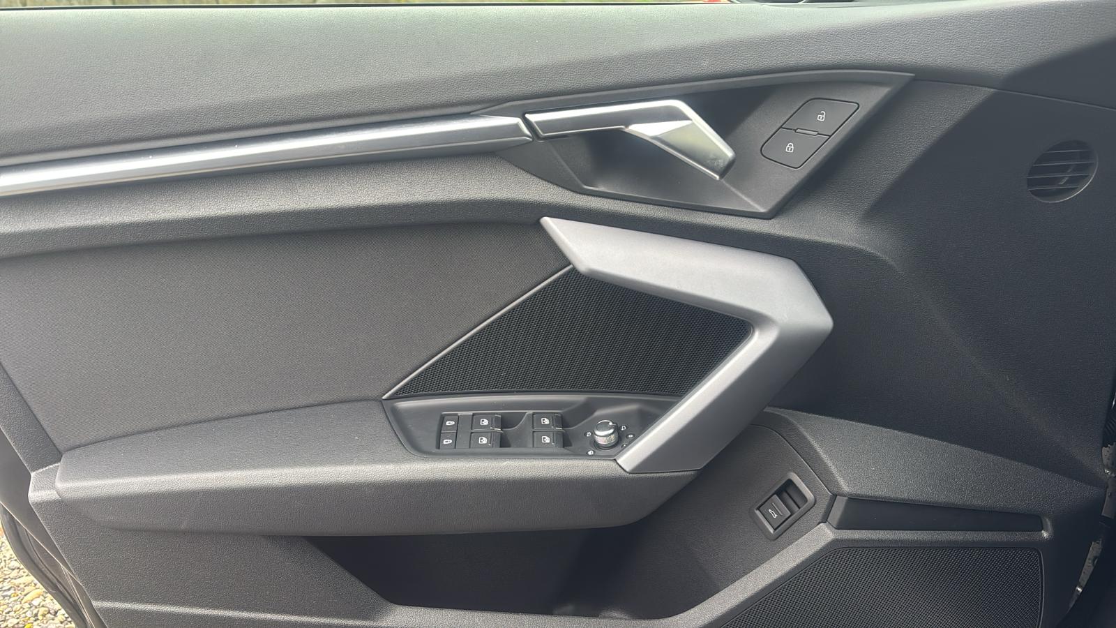 AUDI A3 Sportback 35 TFSI S-tronic-showroom-element-3