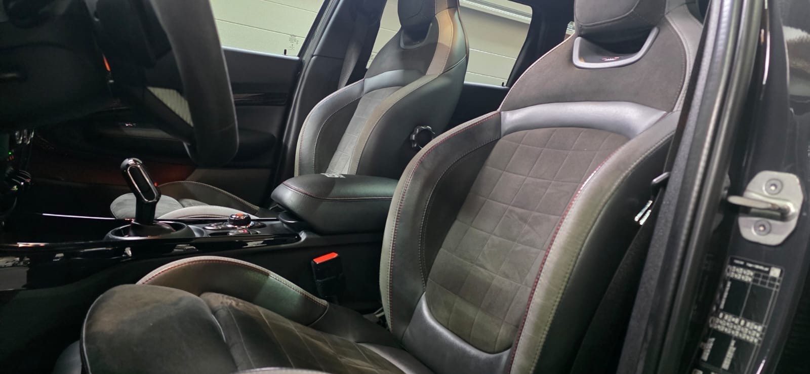 MINI Clubman Cooper John Cooper Works ALL4 GP Inspired Steptronic *CH-Fahrzeug*-image-10