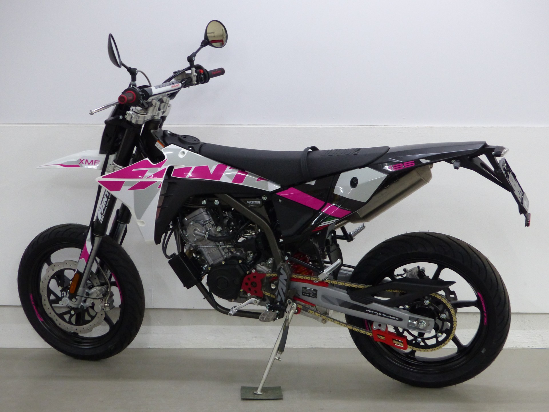 FANTIC XMF 125 Performance PINK EDITION-showroom-element-3