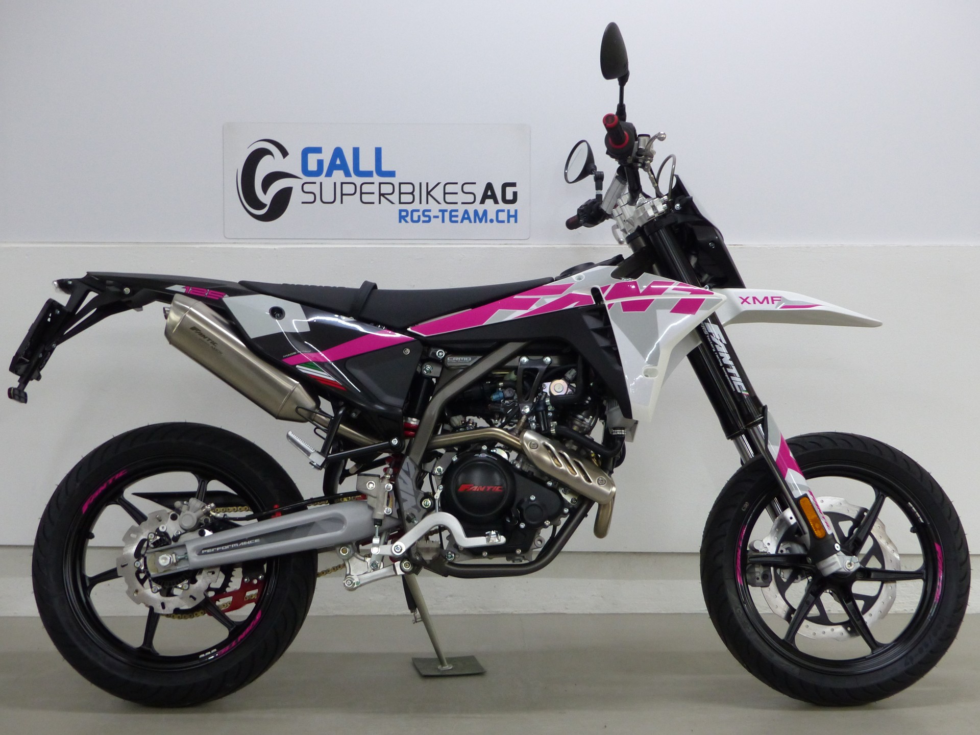FANTIC XMF 125 Performance PINK EDITION