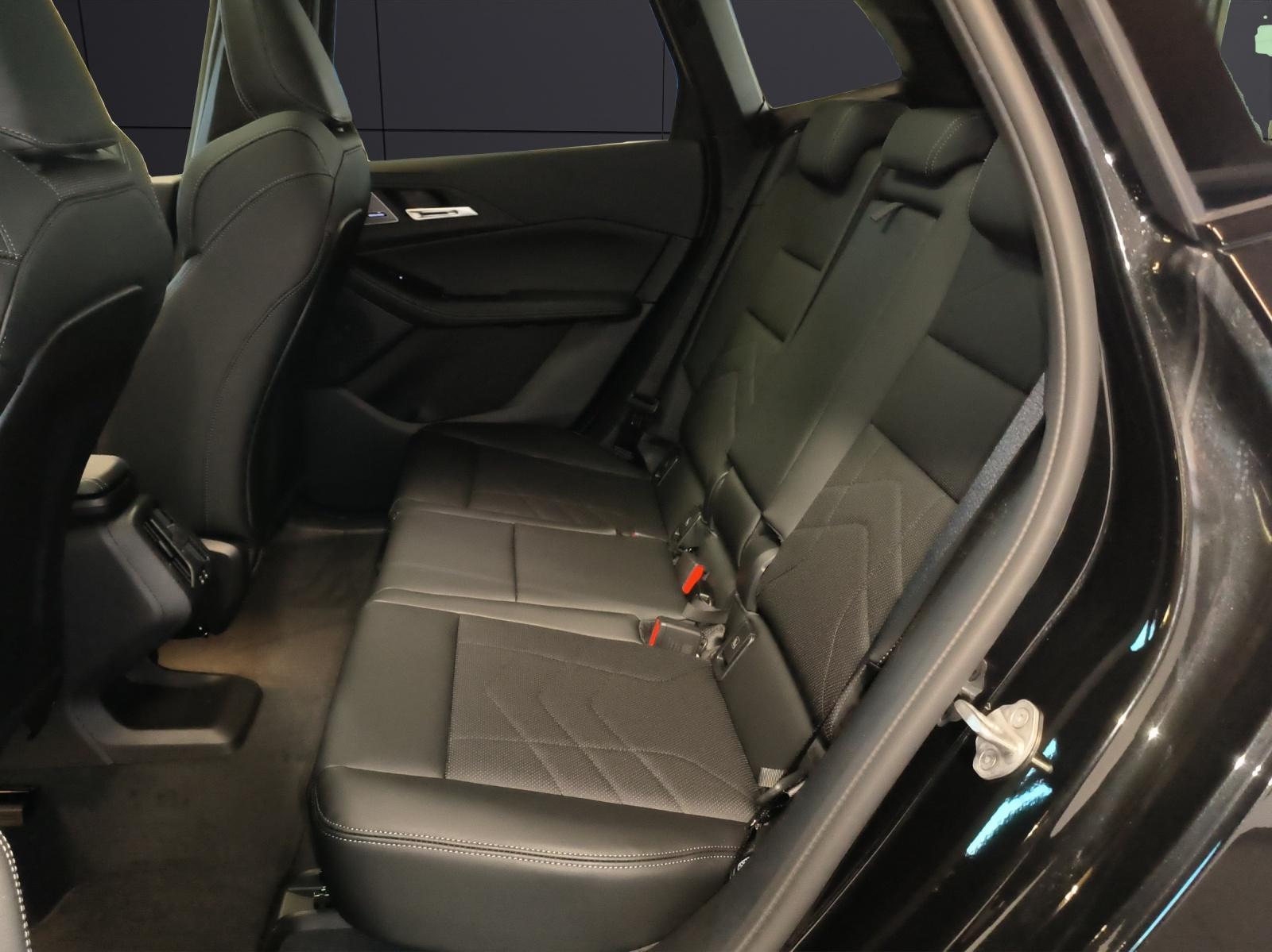 BMW 223d xDrive Active Tourer-image-12