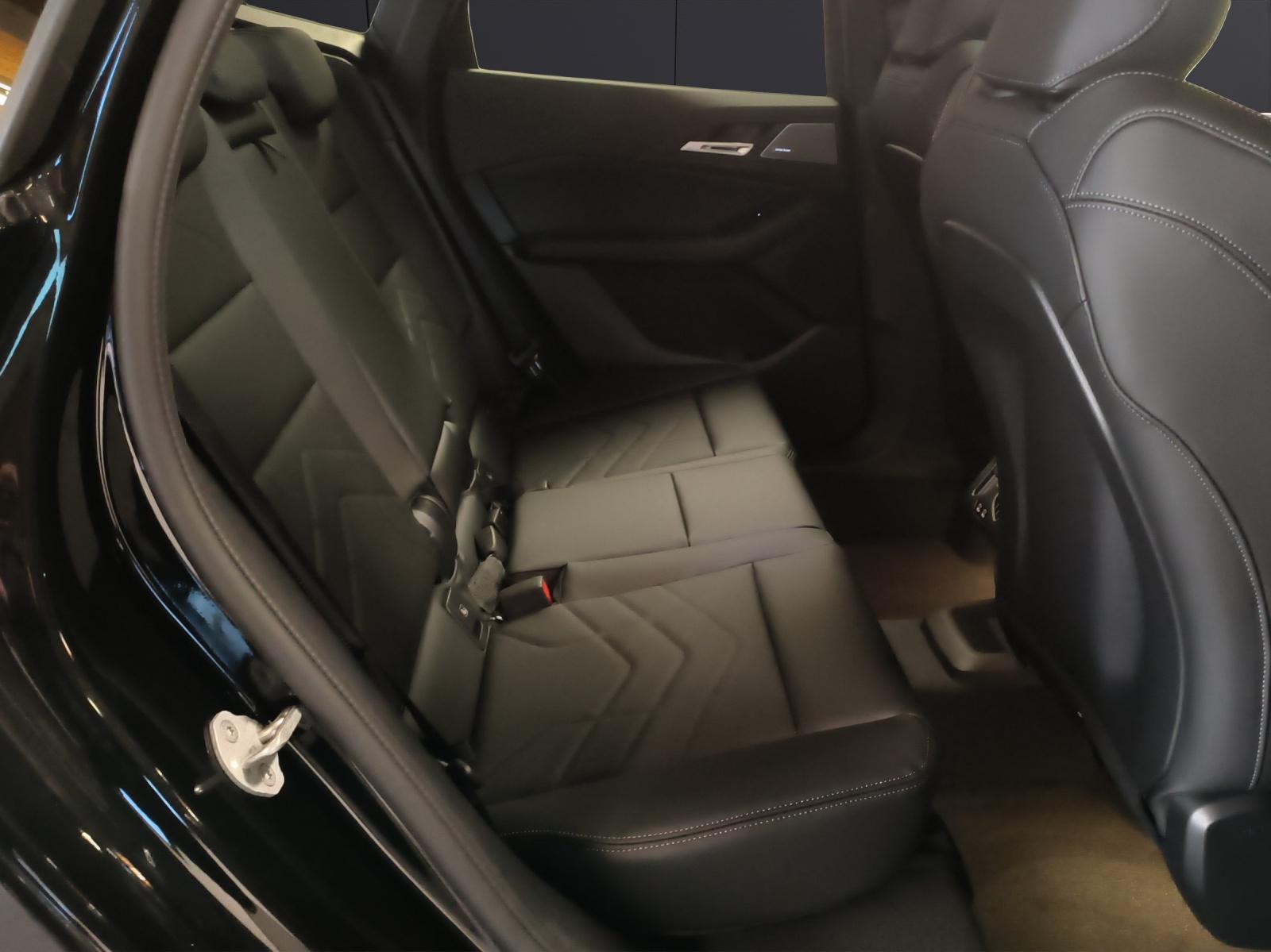 BMW 223d xDrive Active Tourer-image-14