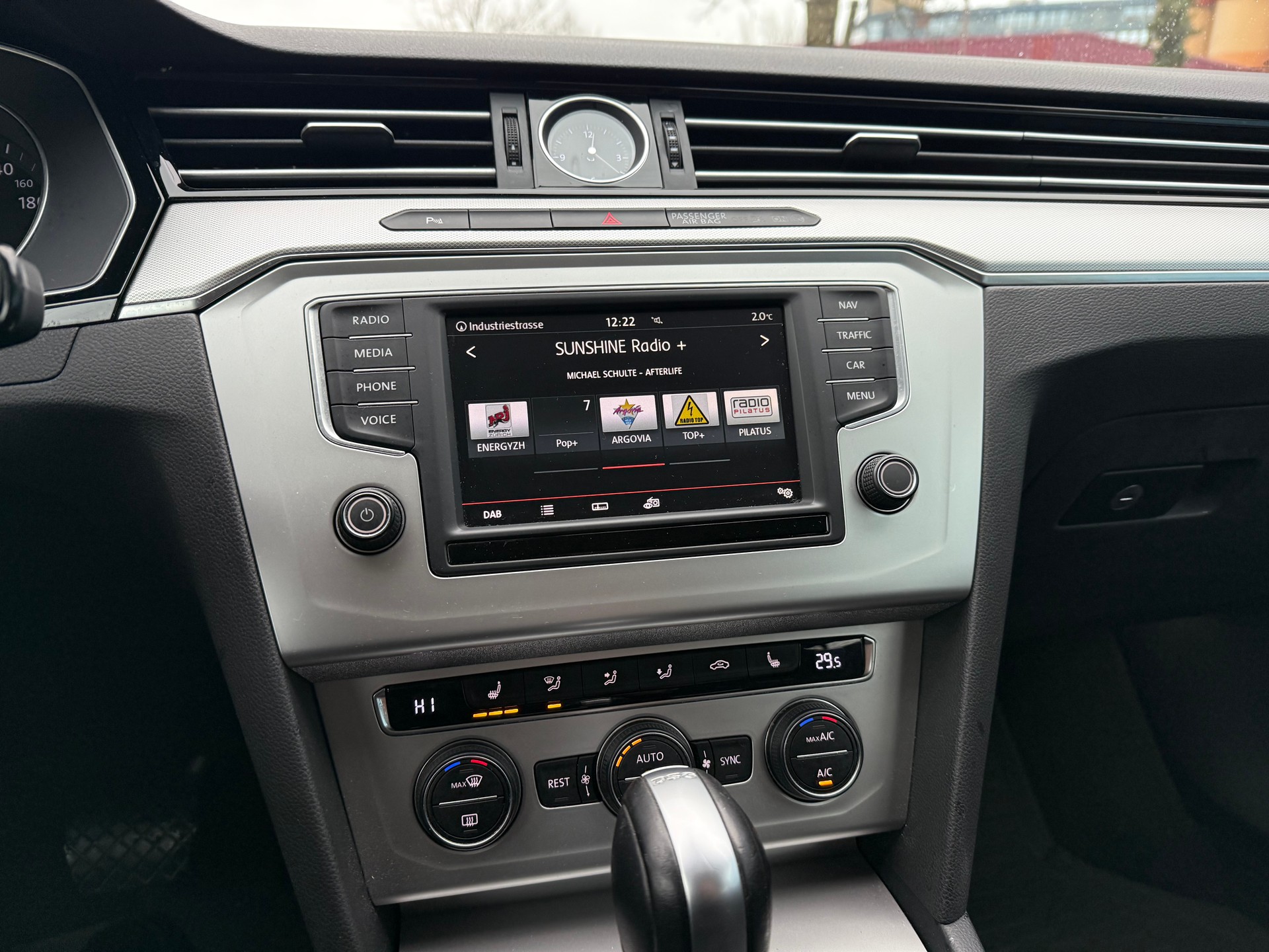 VW Passat Variant 1.8 TSI BMT Comfortline DSG-image-9