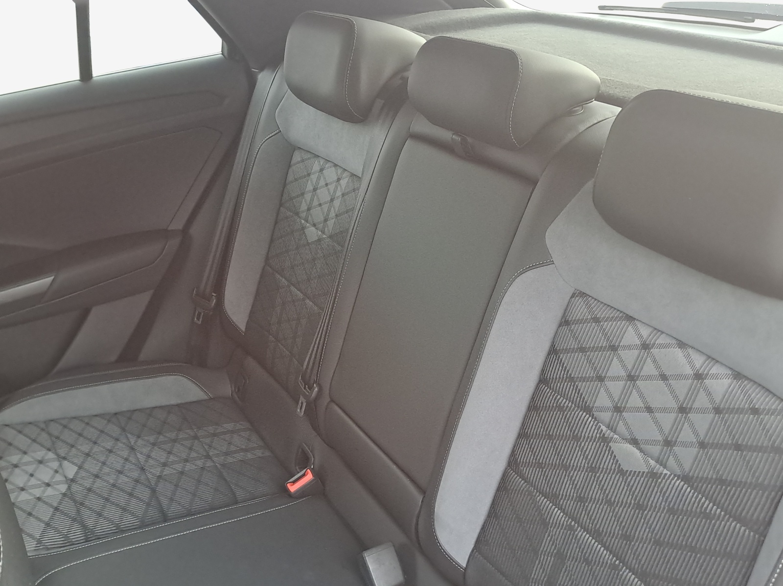 VW T-Roc 2.0 TSI R-Line DSG 4Motion-image-11