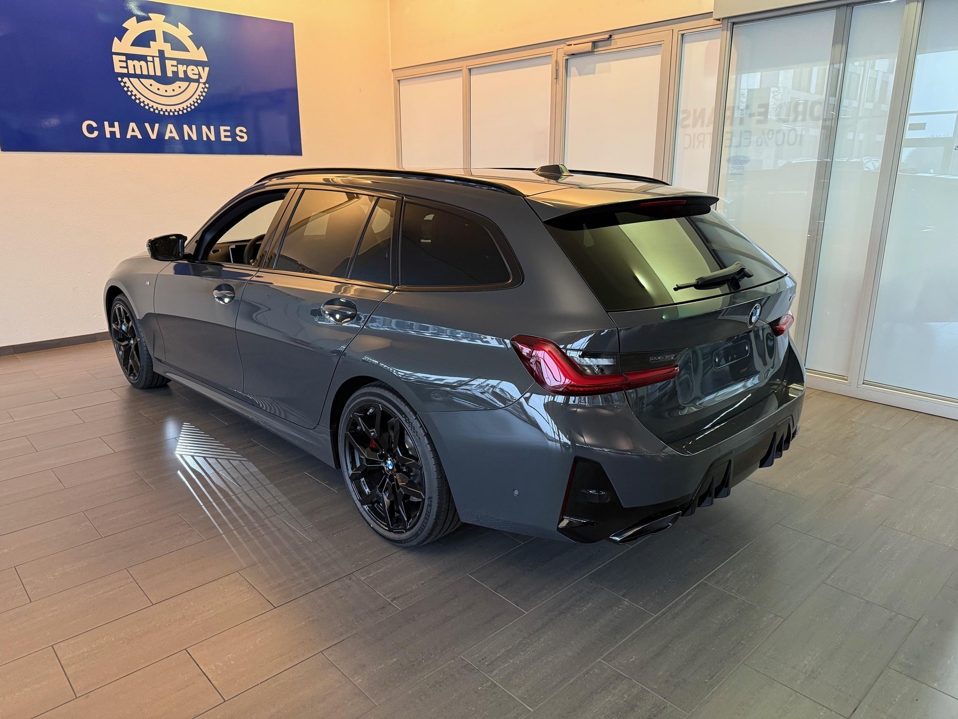 BMW M340d xDrive Touring-image-1