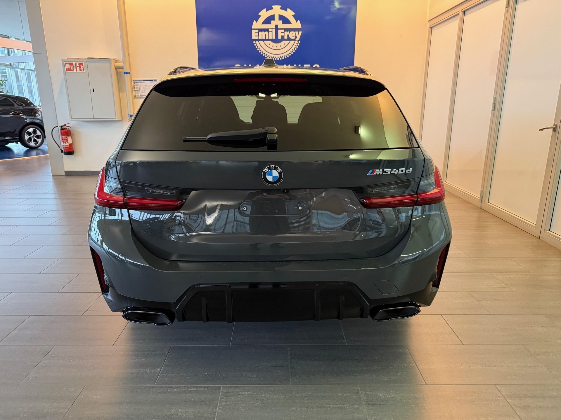 BMW M340d xDrive Touring-image-5