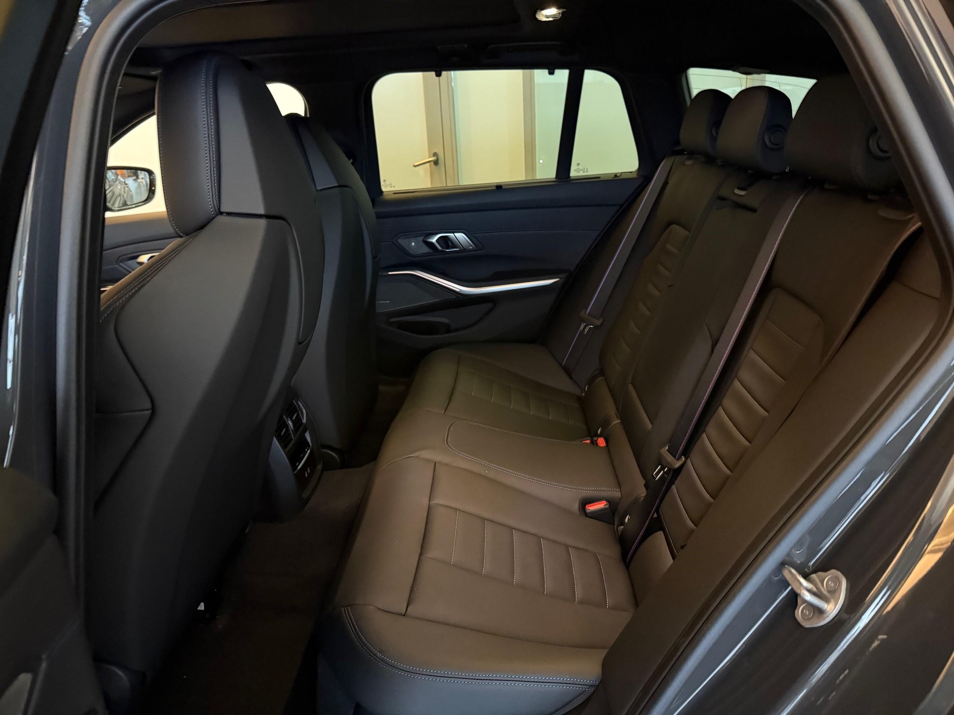 BMW M340d xDrive Touring-image-12