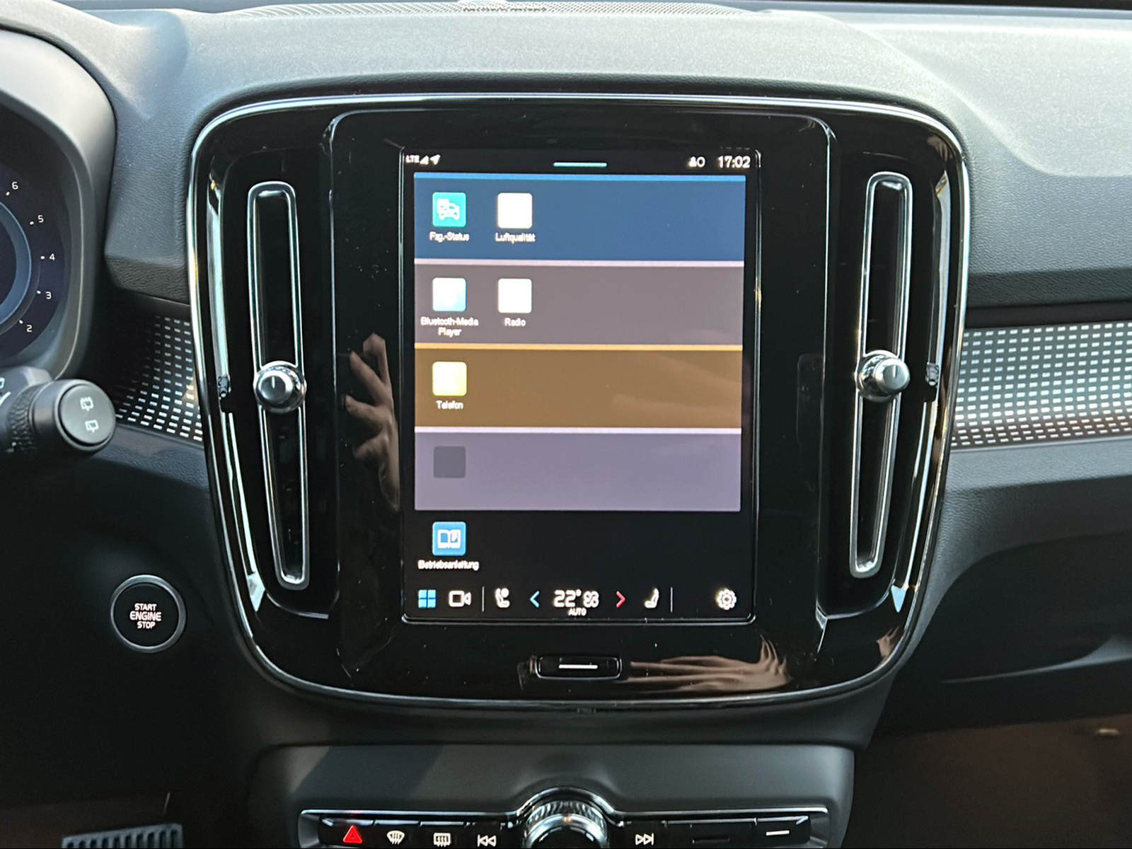 VOLVO XC40 B4 Benzin Mild Hybrid Ultra Dark DCT-image-11
