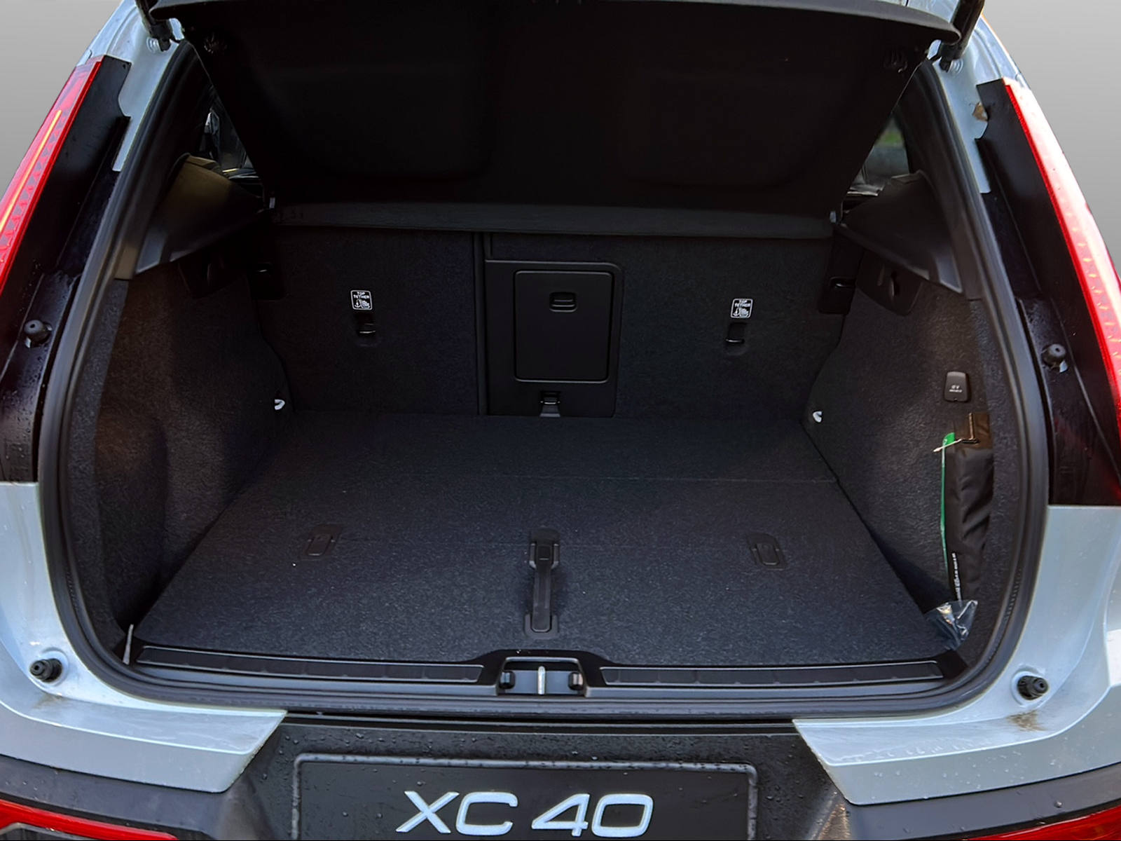 VOLVO XC40 B4 Benzin Mild Hybrid Ultra Dark DCT-image-16