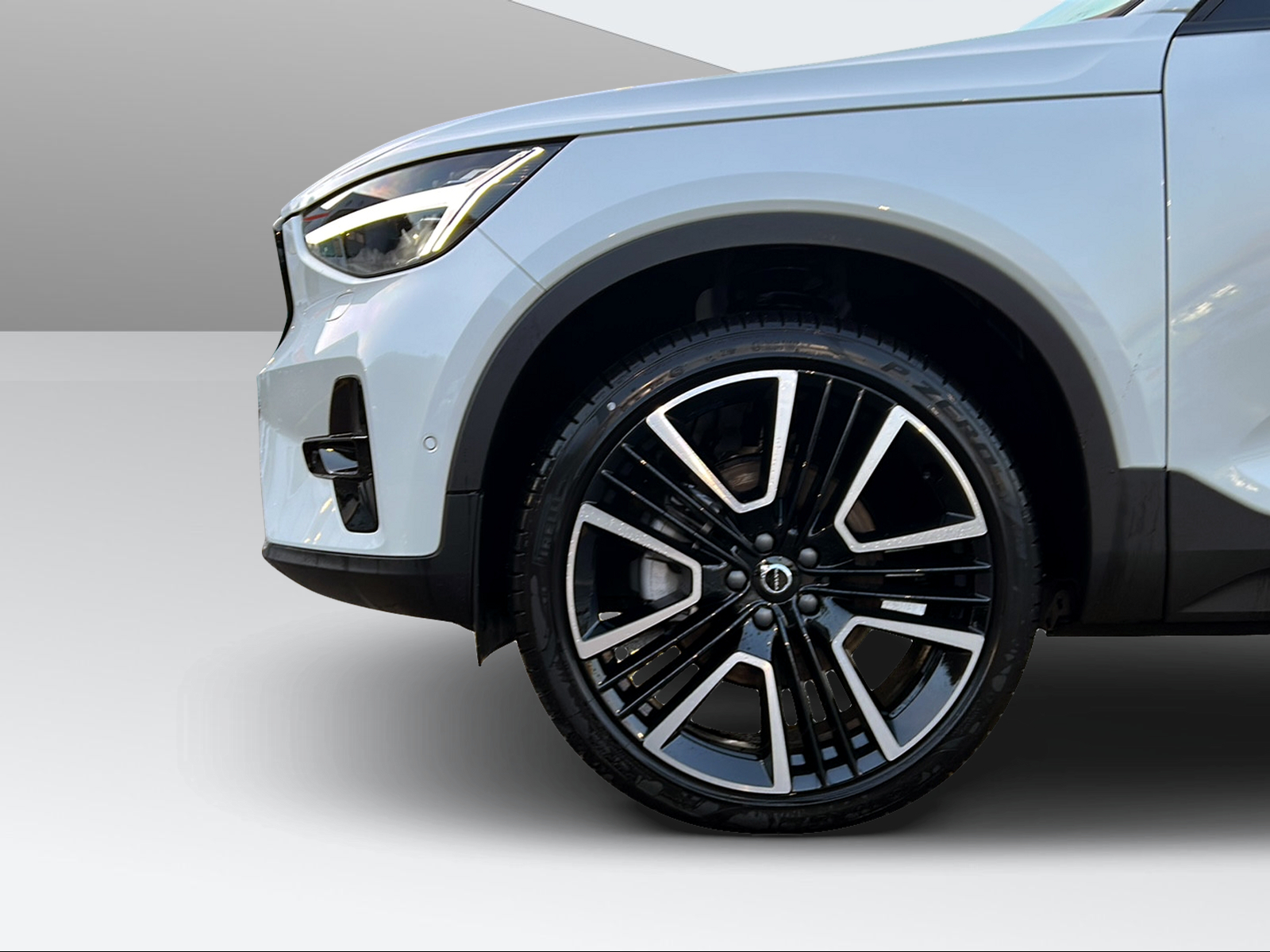 VOLVO XC40 B4 Benzin Mild Hybrid Ultra Dark DCT-image-17