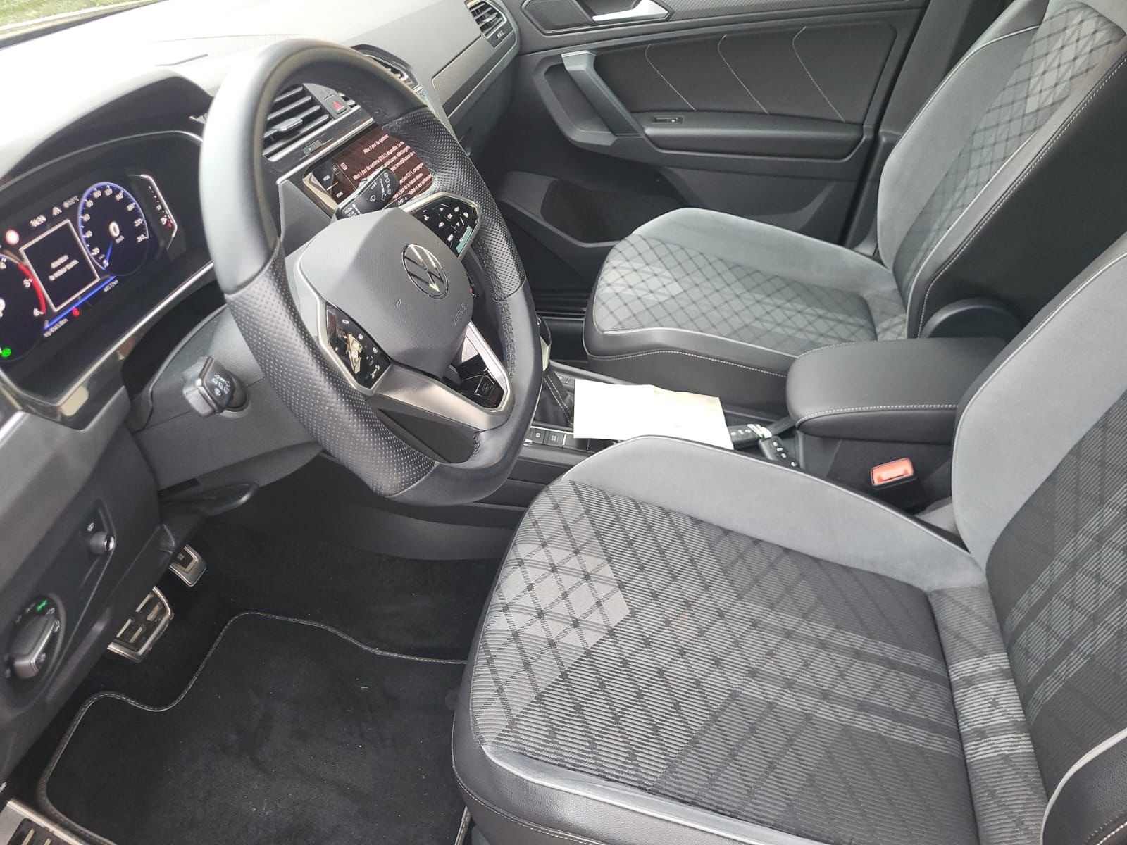 VW Tiguan 2.0 TDI SCR R-Line 4Motion DSG-image-7