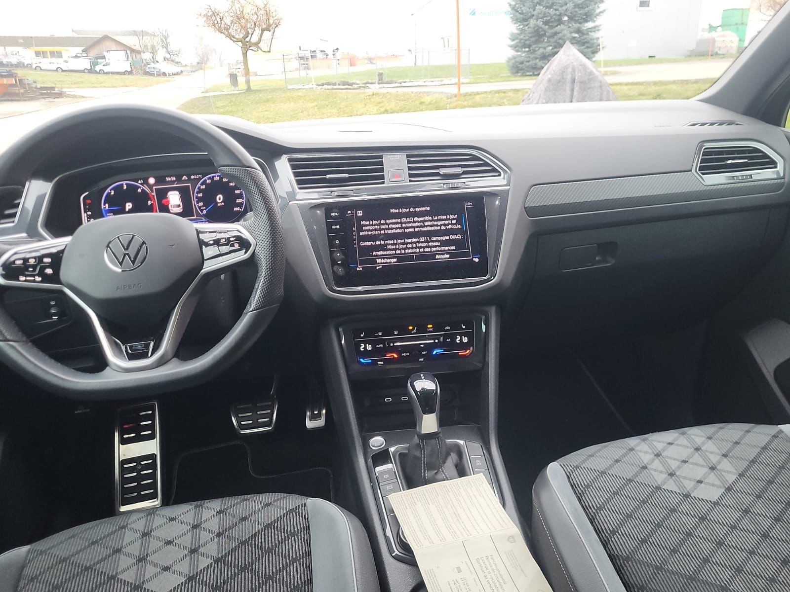 VW Tiguan 2.0 TDI SCR R-Line 4Motion DSG-image-8