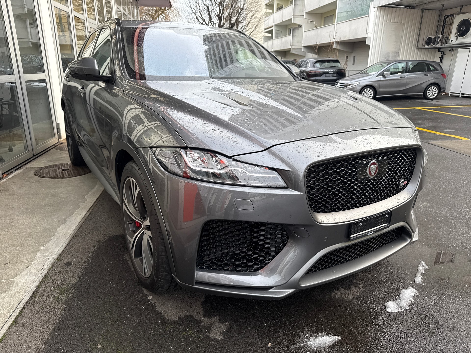 JAGUAR F-Pace 5.0 V8 SVR AWD Automatik-image-10