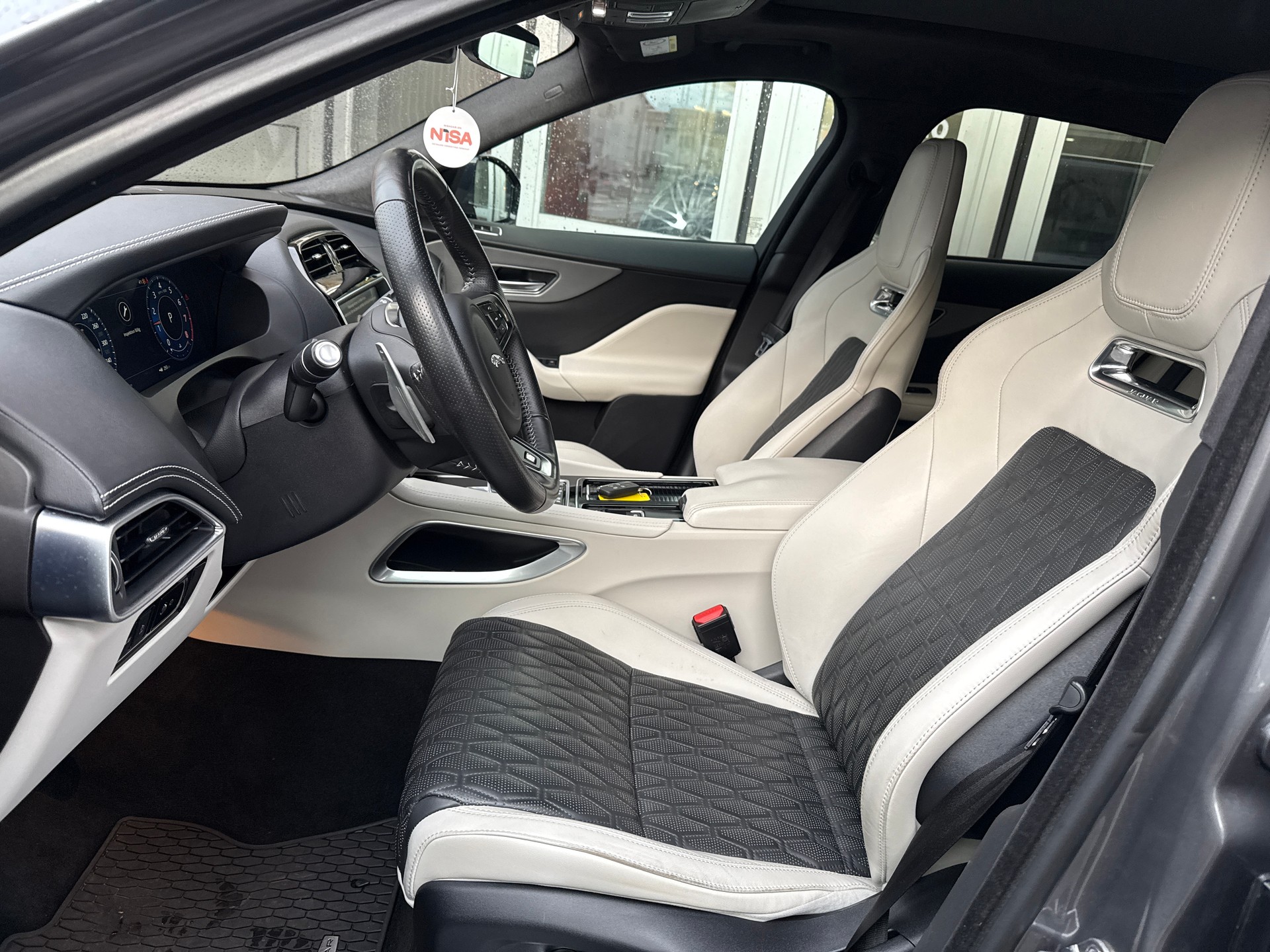 JAGUAR F-Pace 5.0 V8 SVR AWD Automatik-image-3