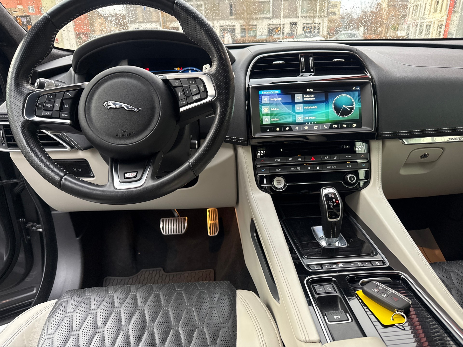 JAGUAR F-Pace 5.0 V8 SVR AWD Automatik-image-5