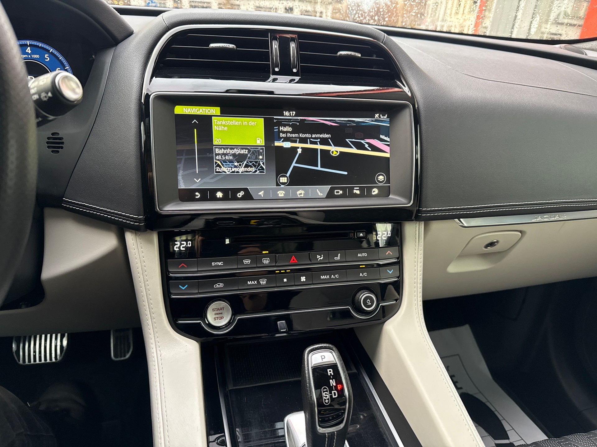 JAGUAR F-Pace 5.0 V8 SVR AWD Automatik-image-8