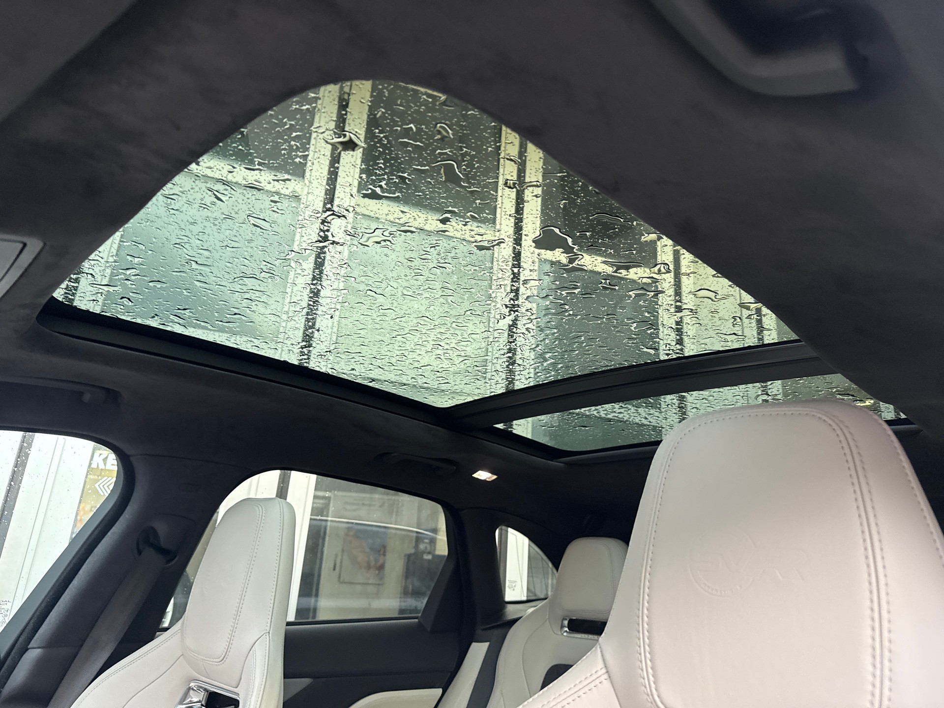 JAGUAR F-Pace 5.0 V8 SVR AWD Automatik-image-6