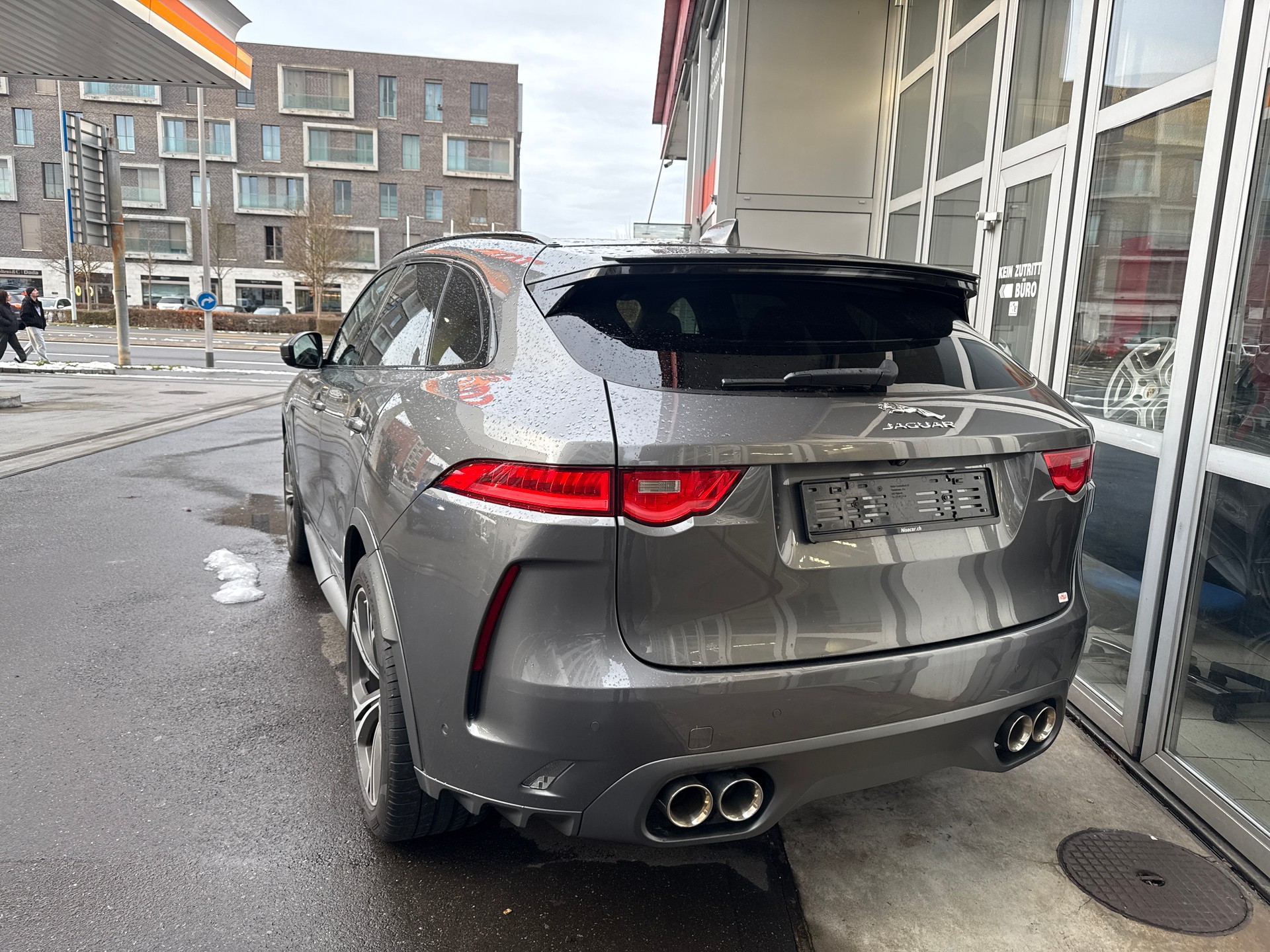 JAGUAR F-Pace 5.0 V8 SVR AWD Automatik-image-2