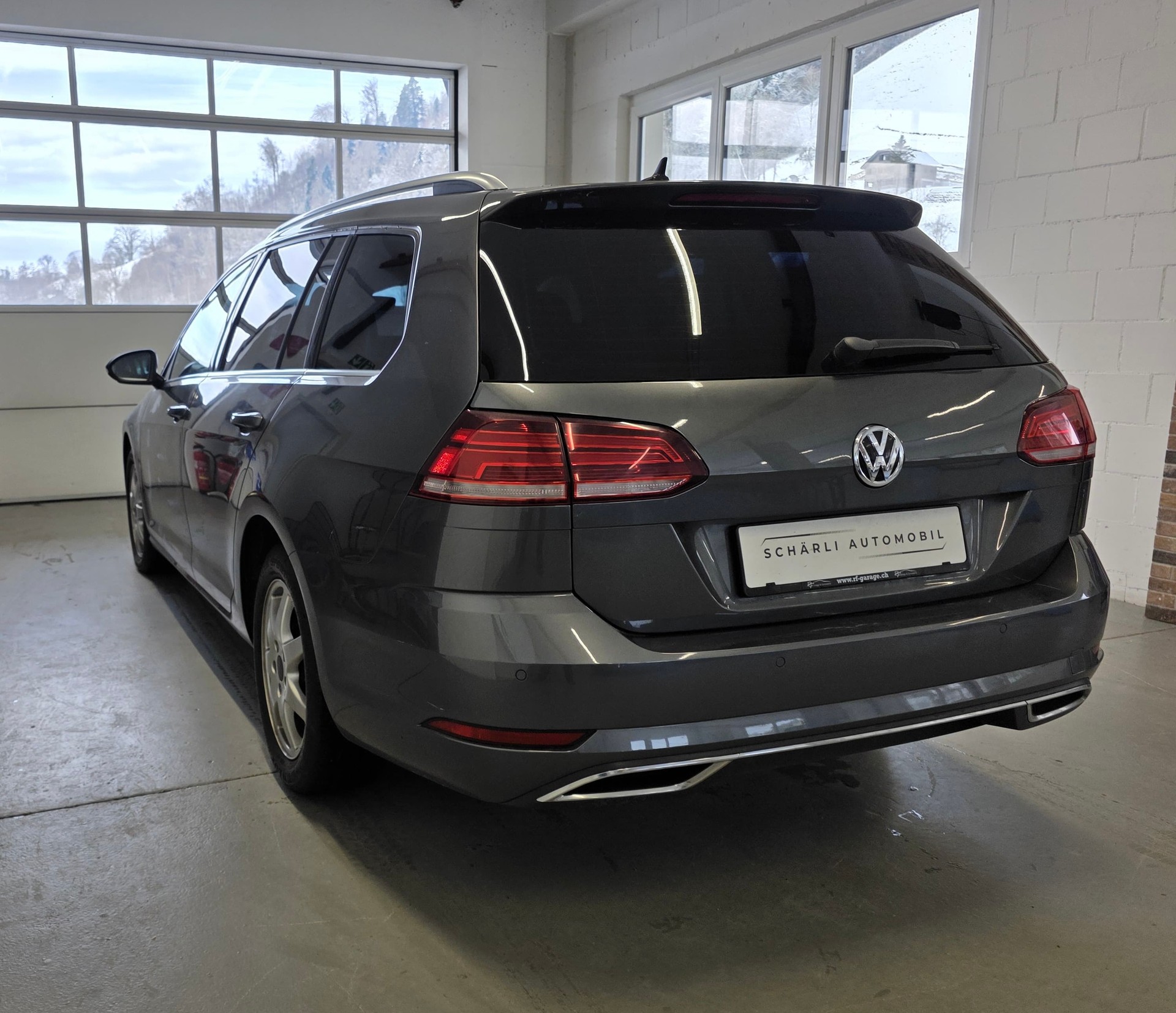 VW Golf Variant 2.0 TDI Highline DSG-image-2
