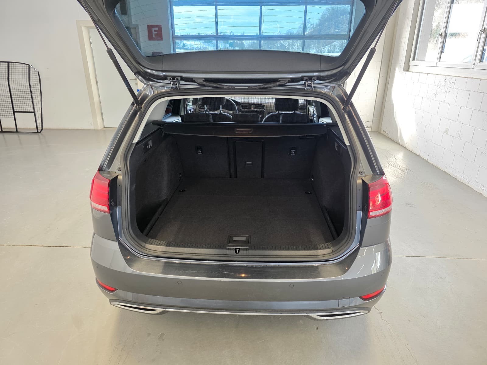 VW Golf Variant 2.0 TDI Highline DSG-image-11