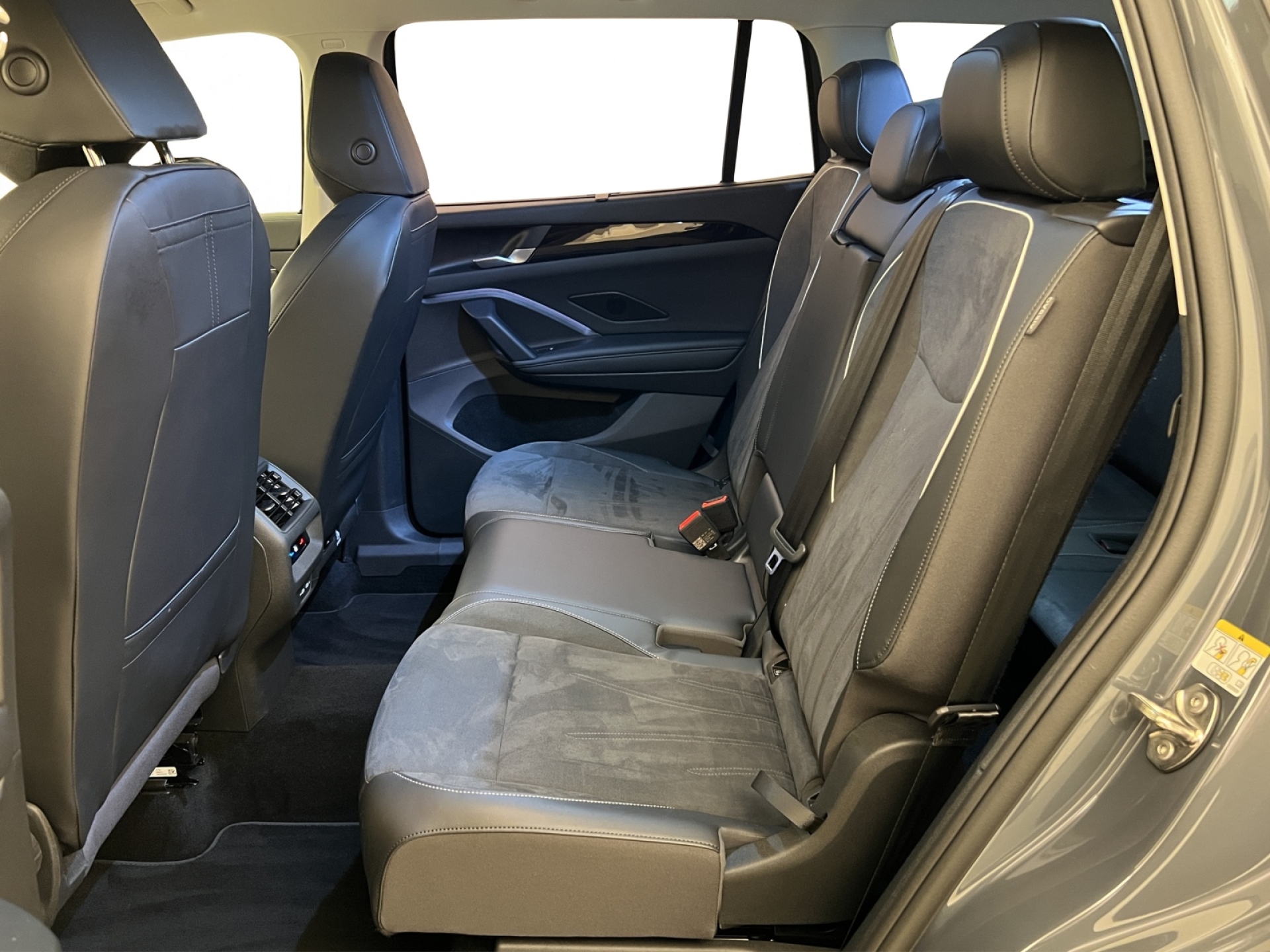 VW Tayron 2.0 TDI Elegance DSG 4Motion-image-5