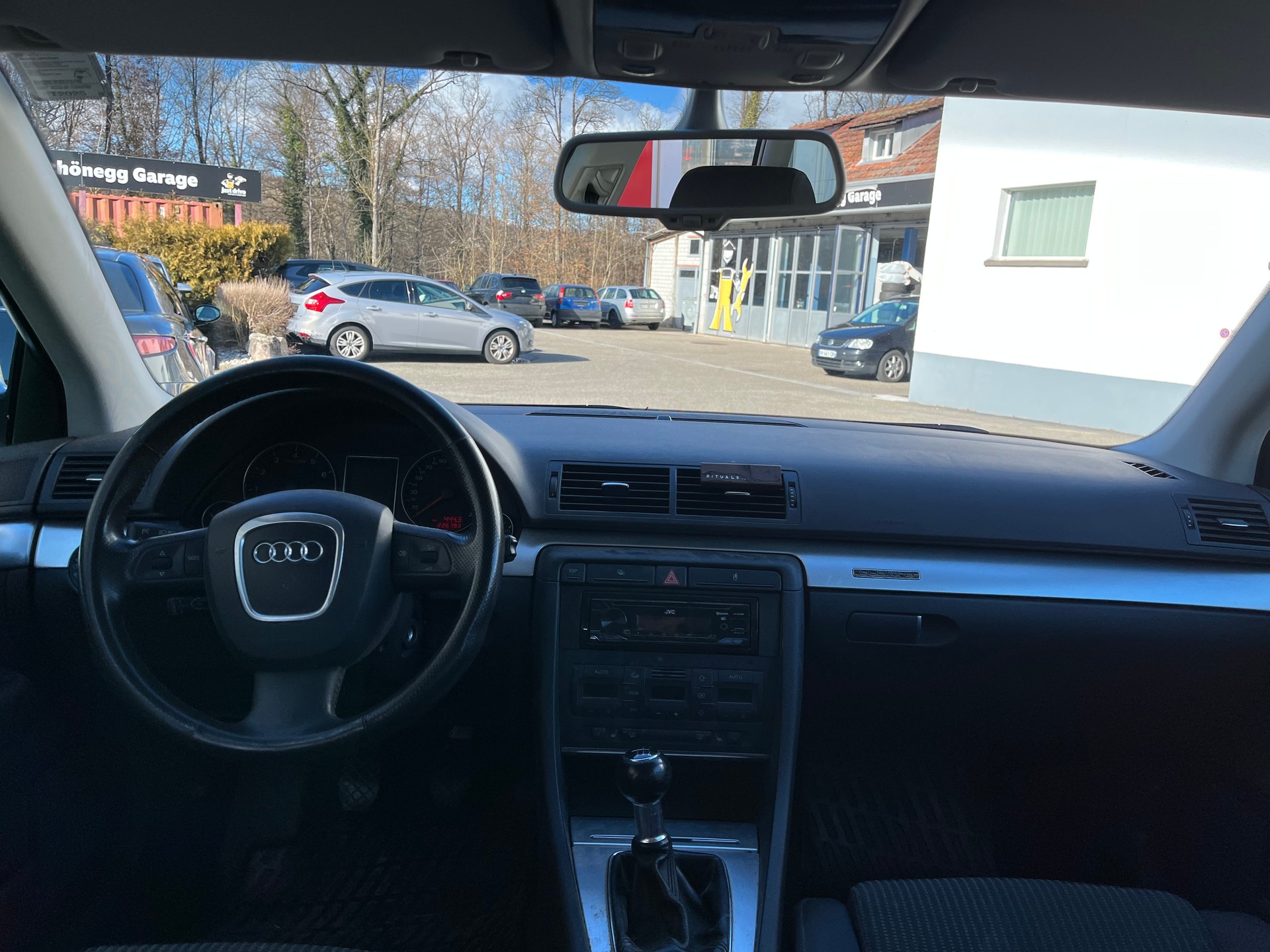 AUDI A4 Avant 2.0 Turbo FSI quattro-image-11